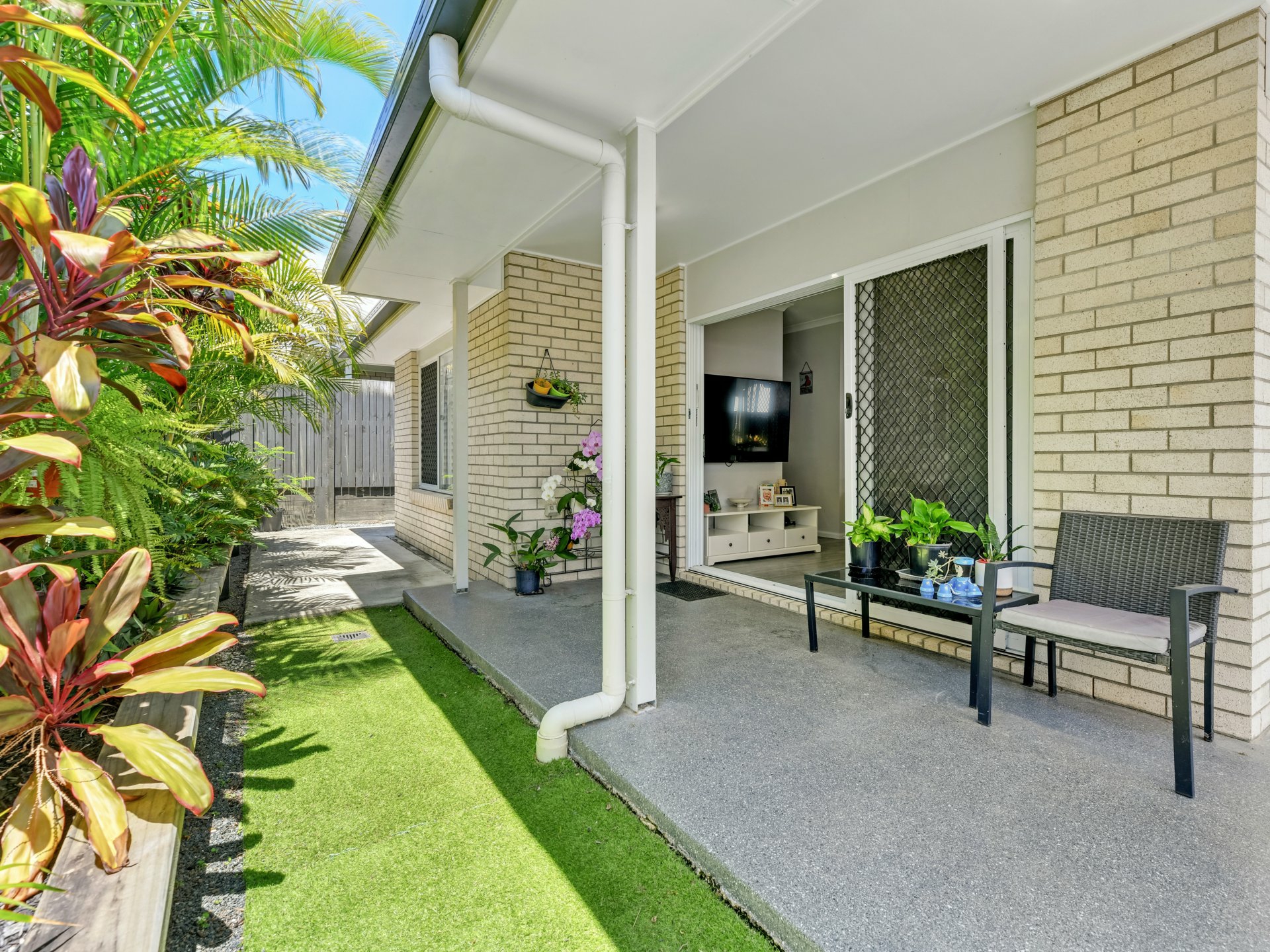 24 Haymarket Street, FLAGSTONE