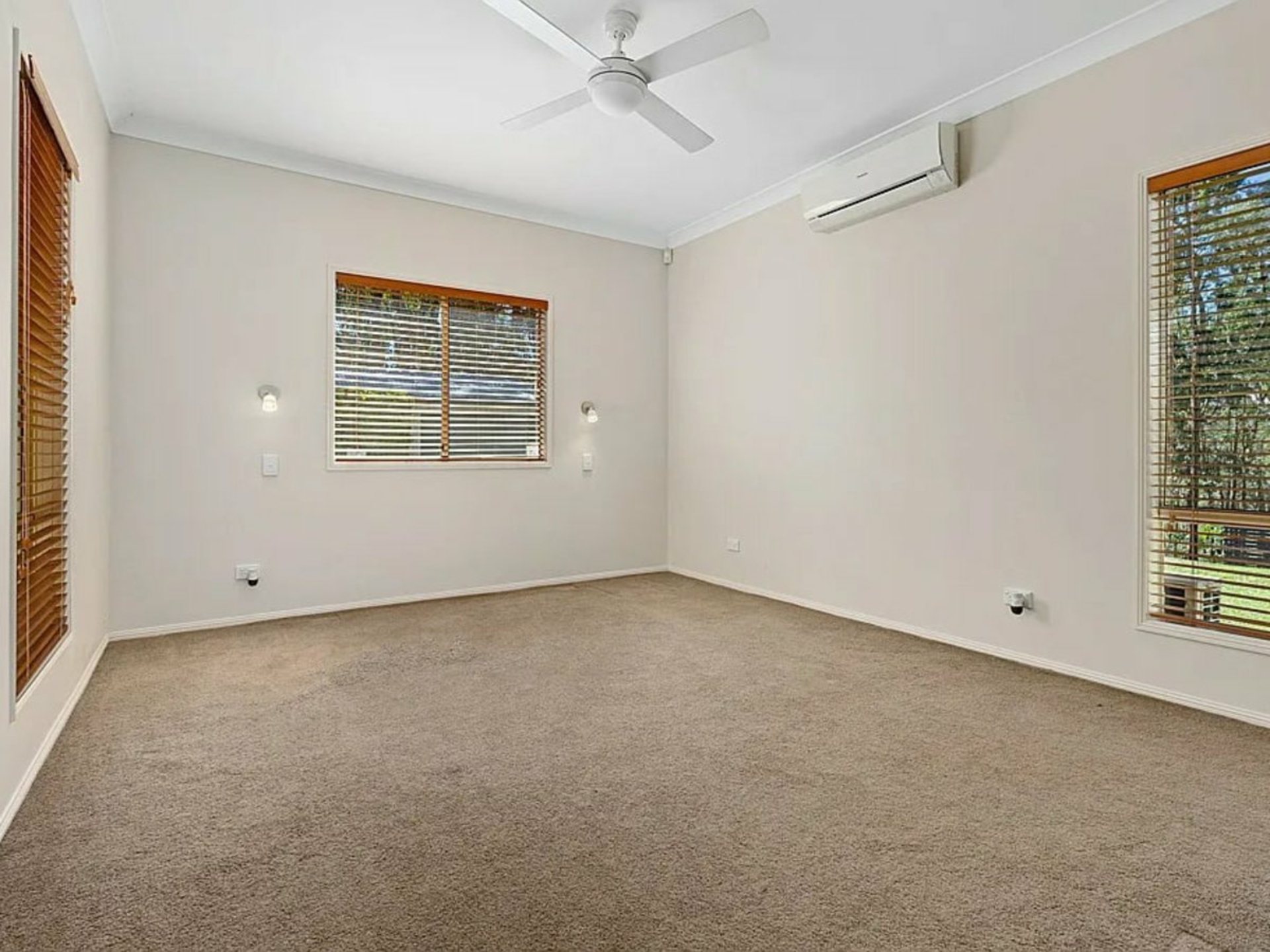 128-134 Diamentina Drive, LOGAN VILLAGE