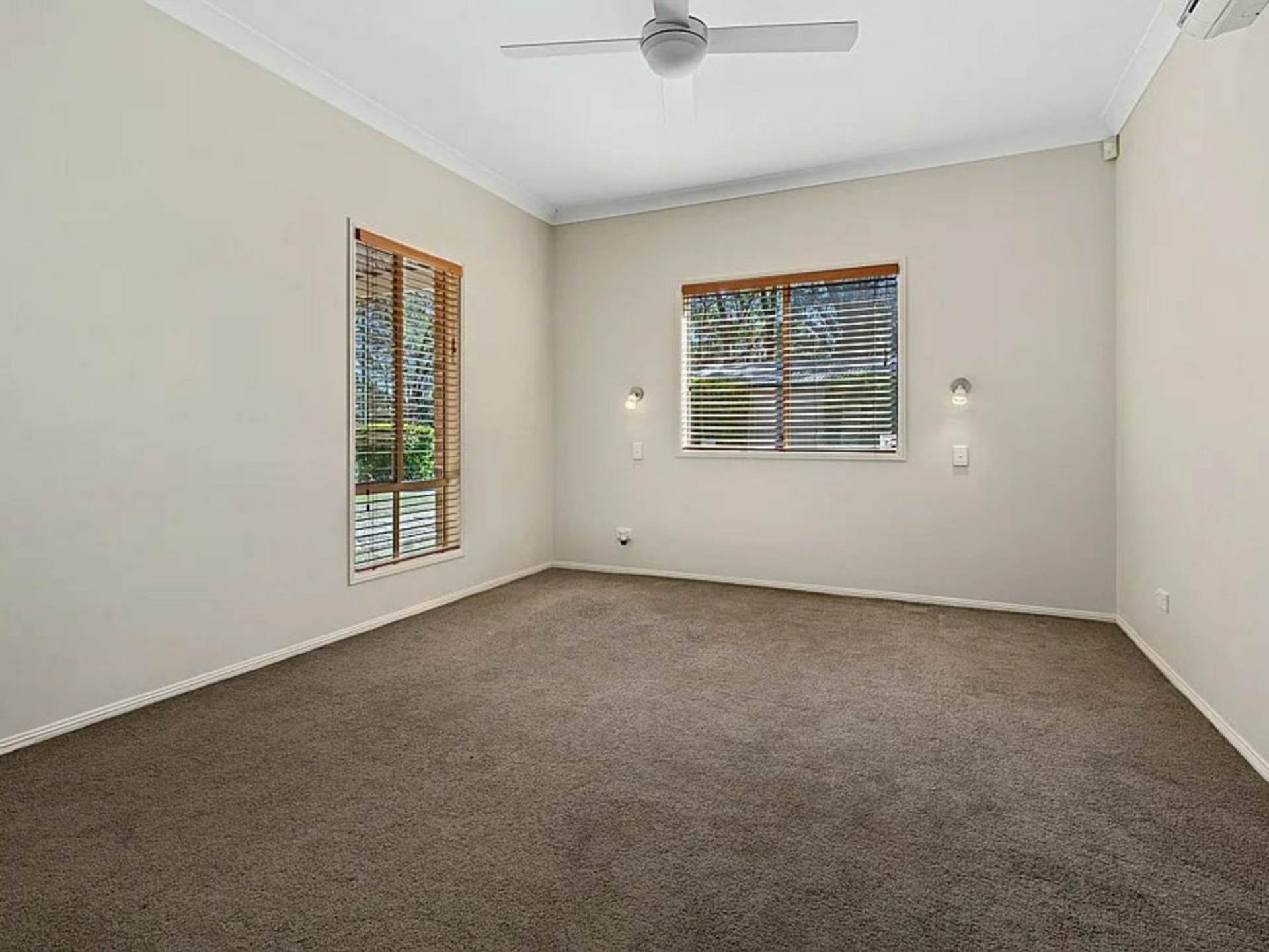 128-134 Diamentina Drive, LOGAN VILLAGE