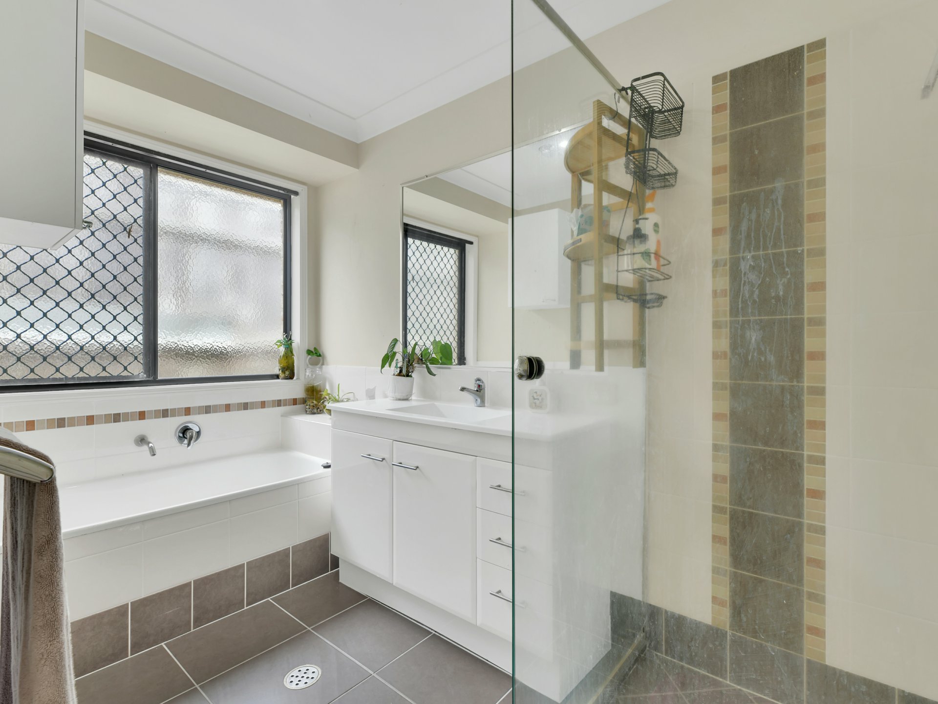 33 Creekside Crescent — photo 4 of 6