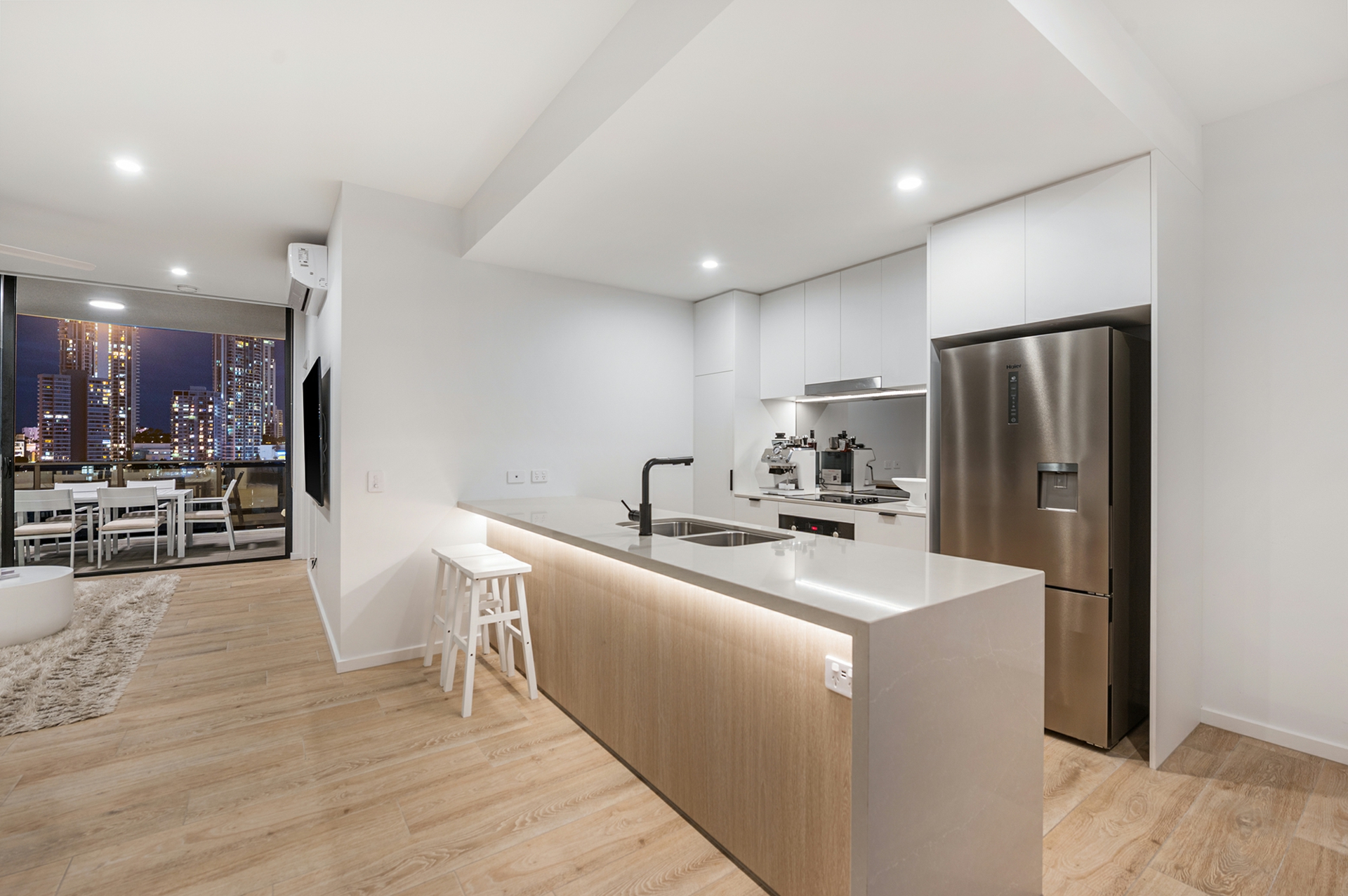 604/256 Stanhill Drive, CHEVRON ISLAND