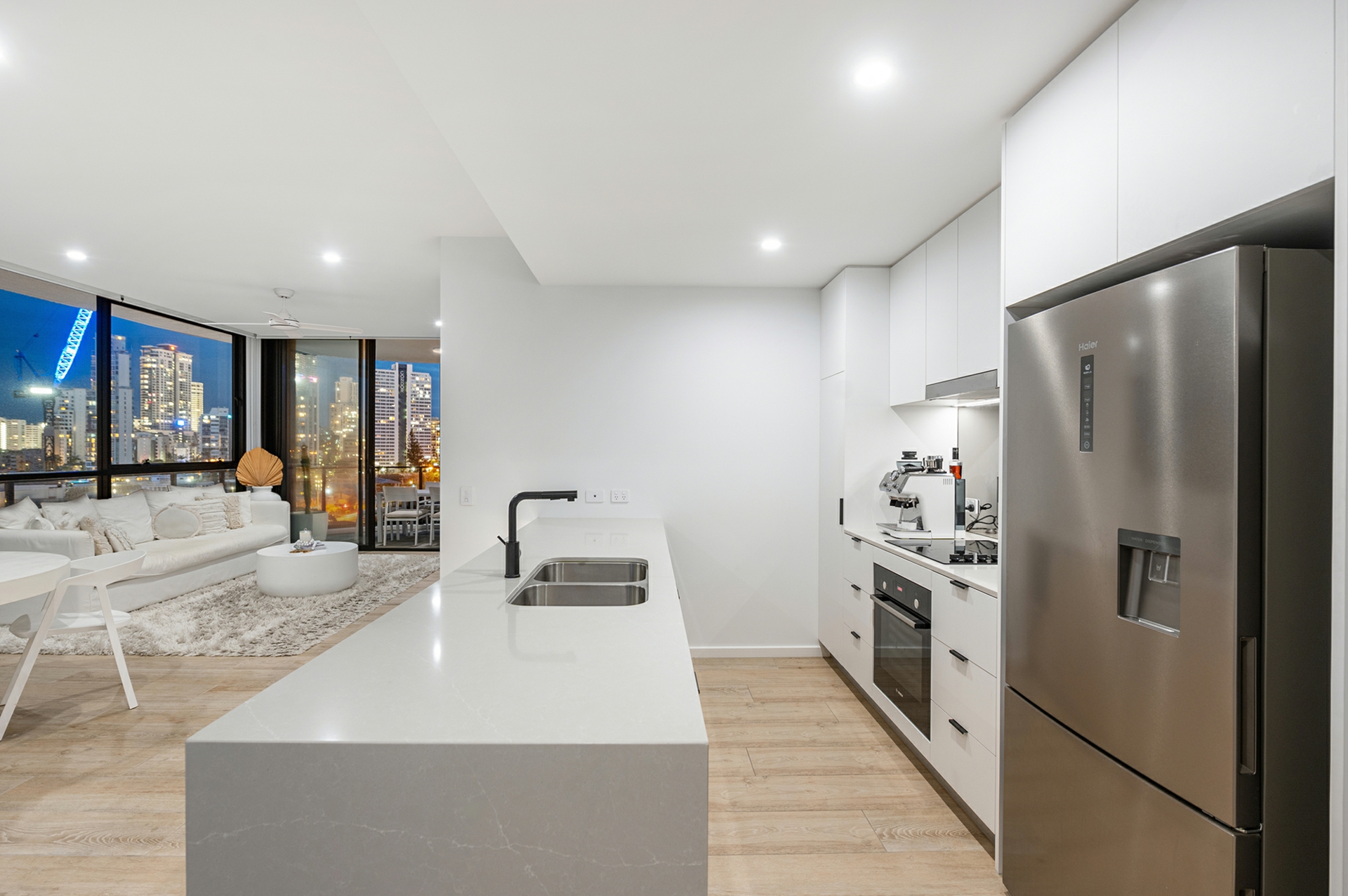 604/256 Stanhill Drive, CHEVRON ISLAND