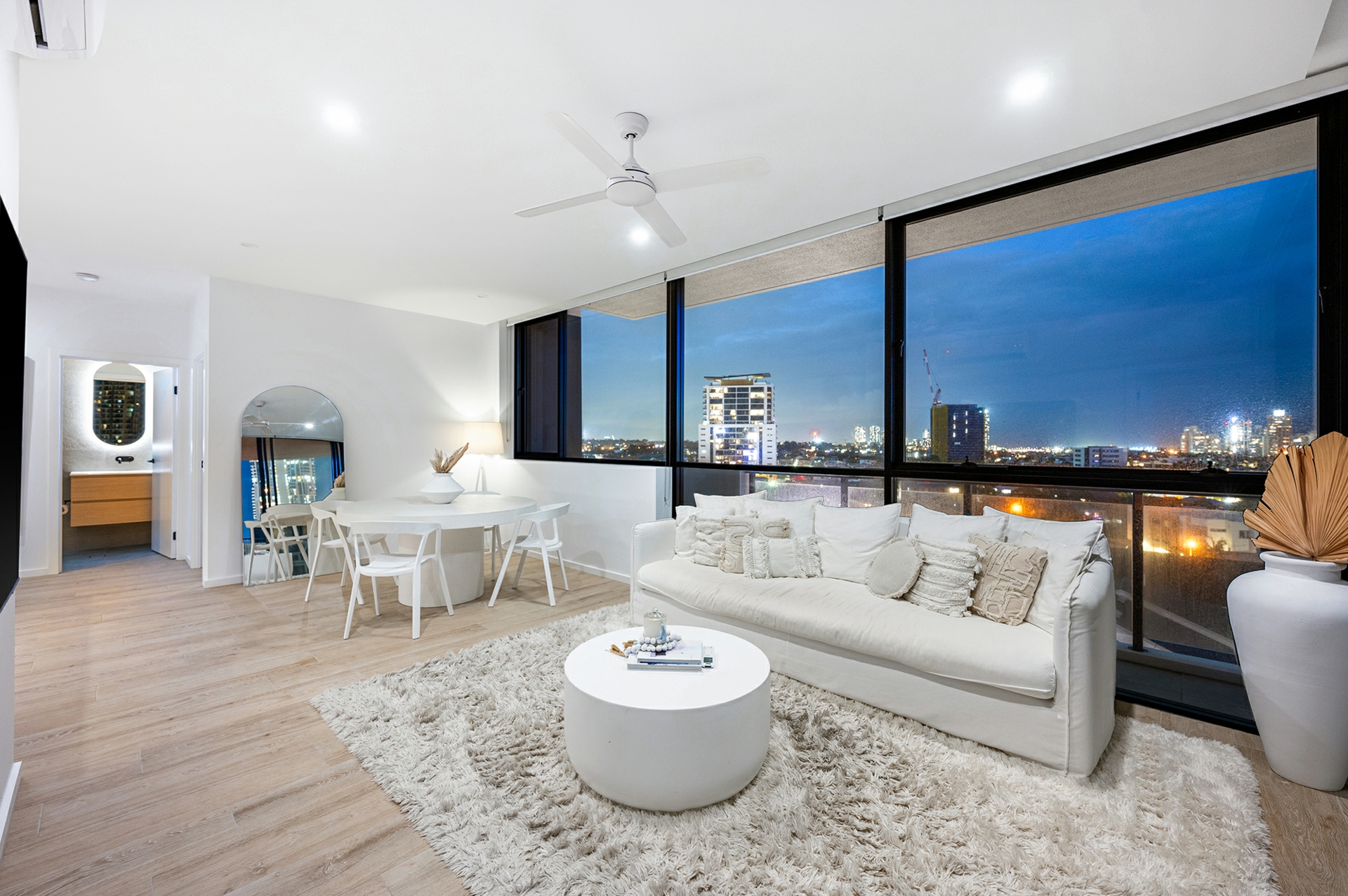 604/256 Stanhill Drive, CHEVRON ISLAND