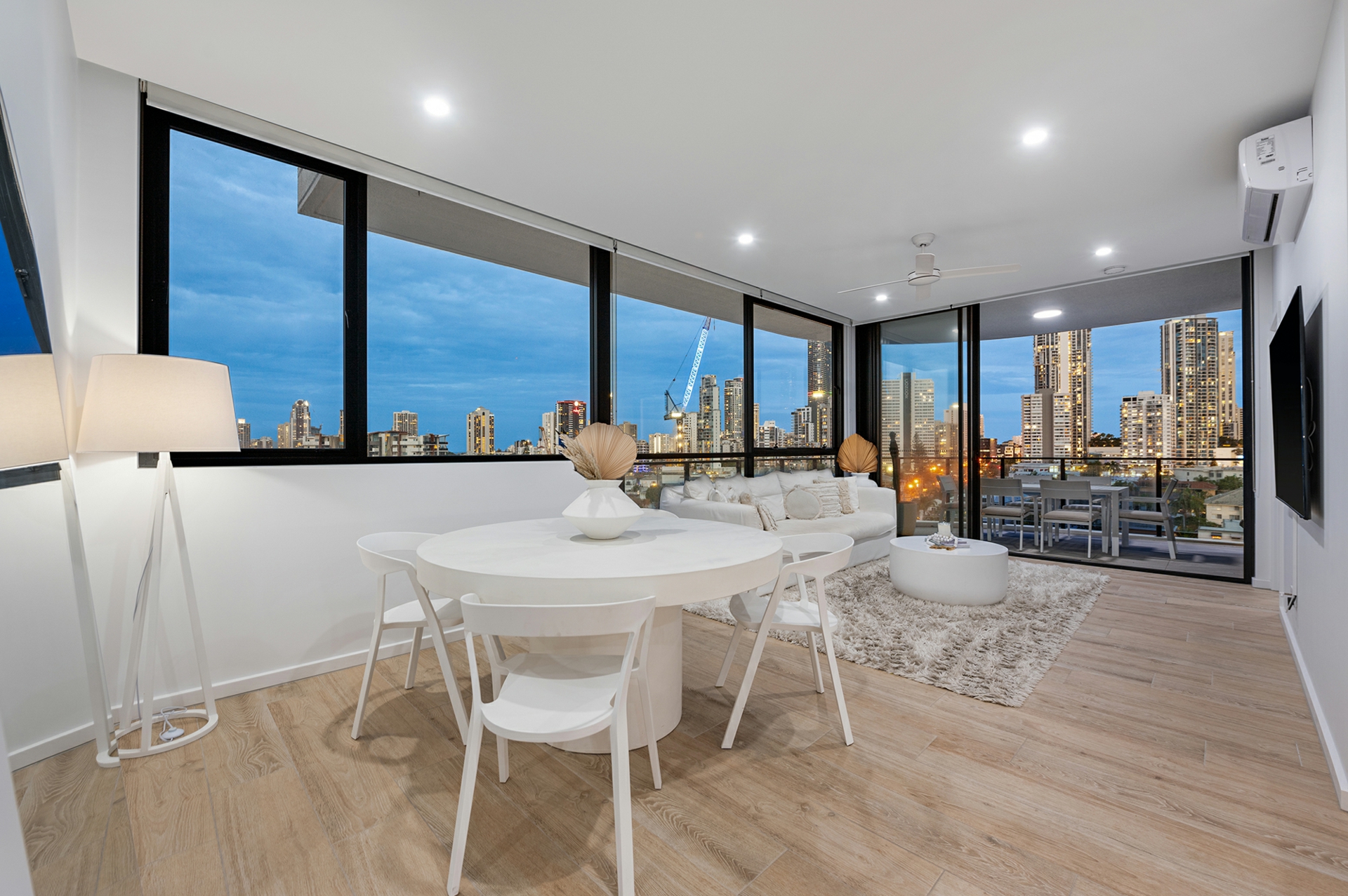 604/256 Stanhill Drive, CHEVRON ISLAND