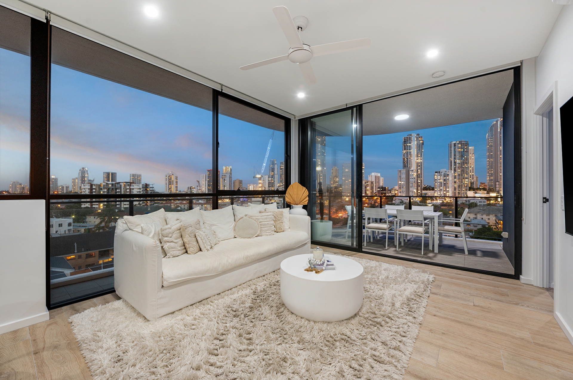 604/256 Stanhill Drive, CHEVRON ISLAND