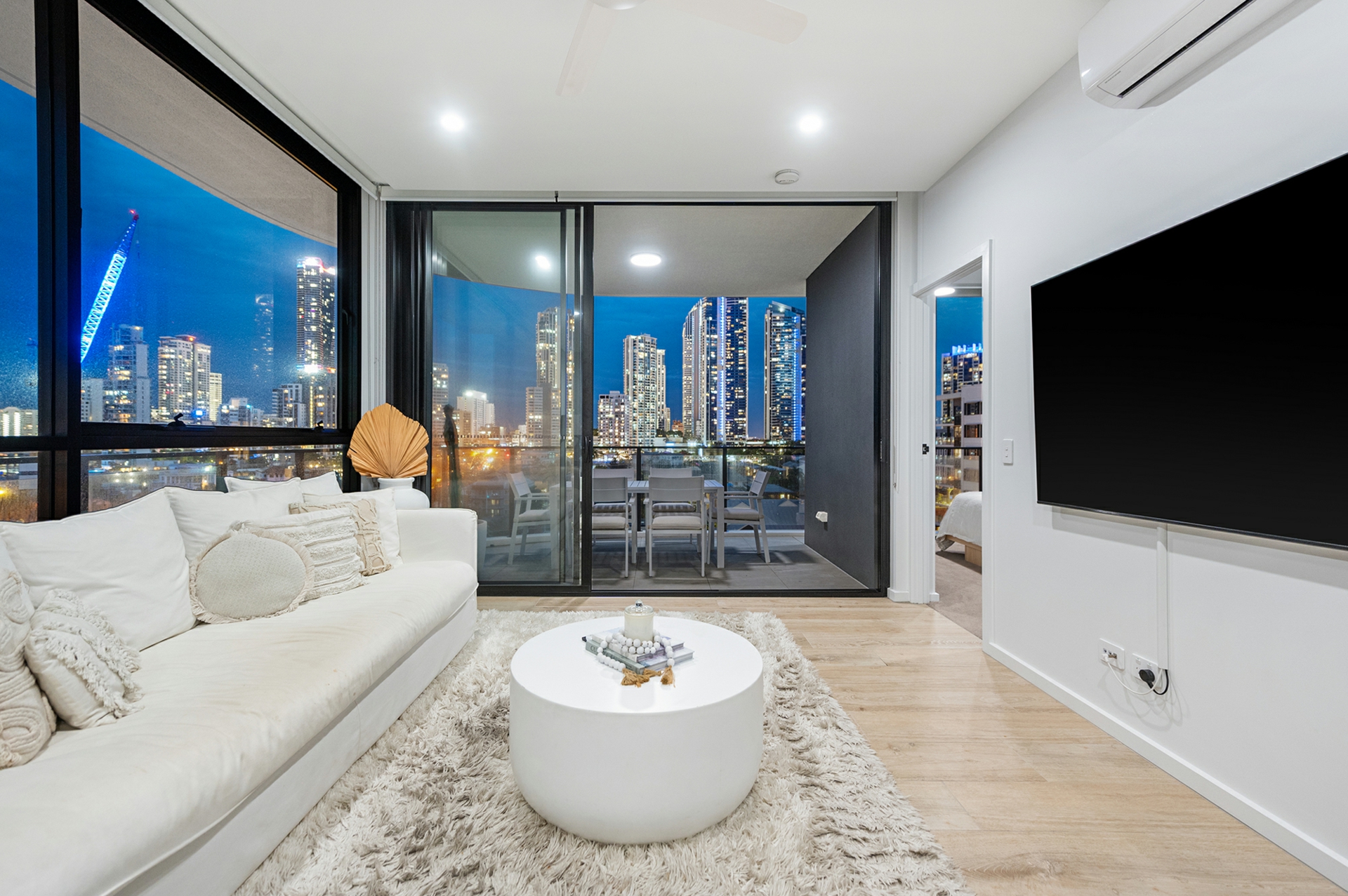 604/256 Stanhill Drive, CHEVRON ISLAND