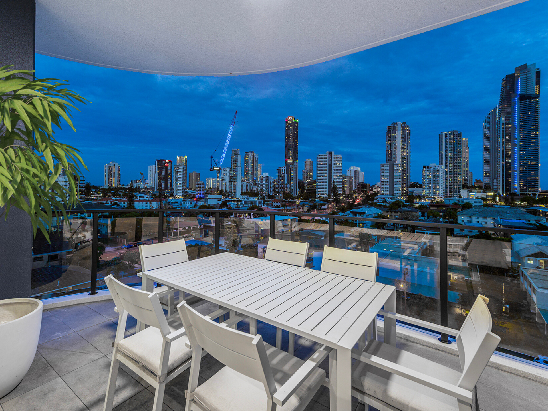 604/256 Stanhill Drive, CHEVRON ISLAND