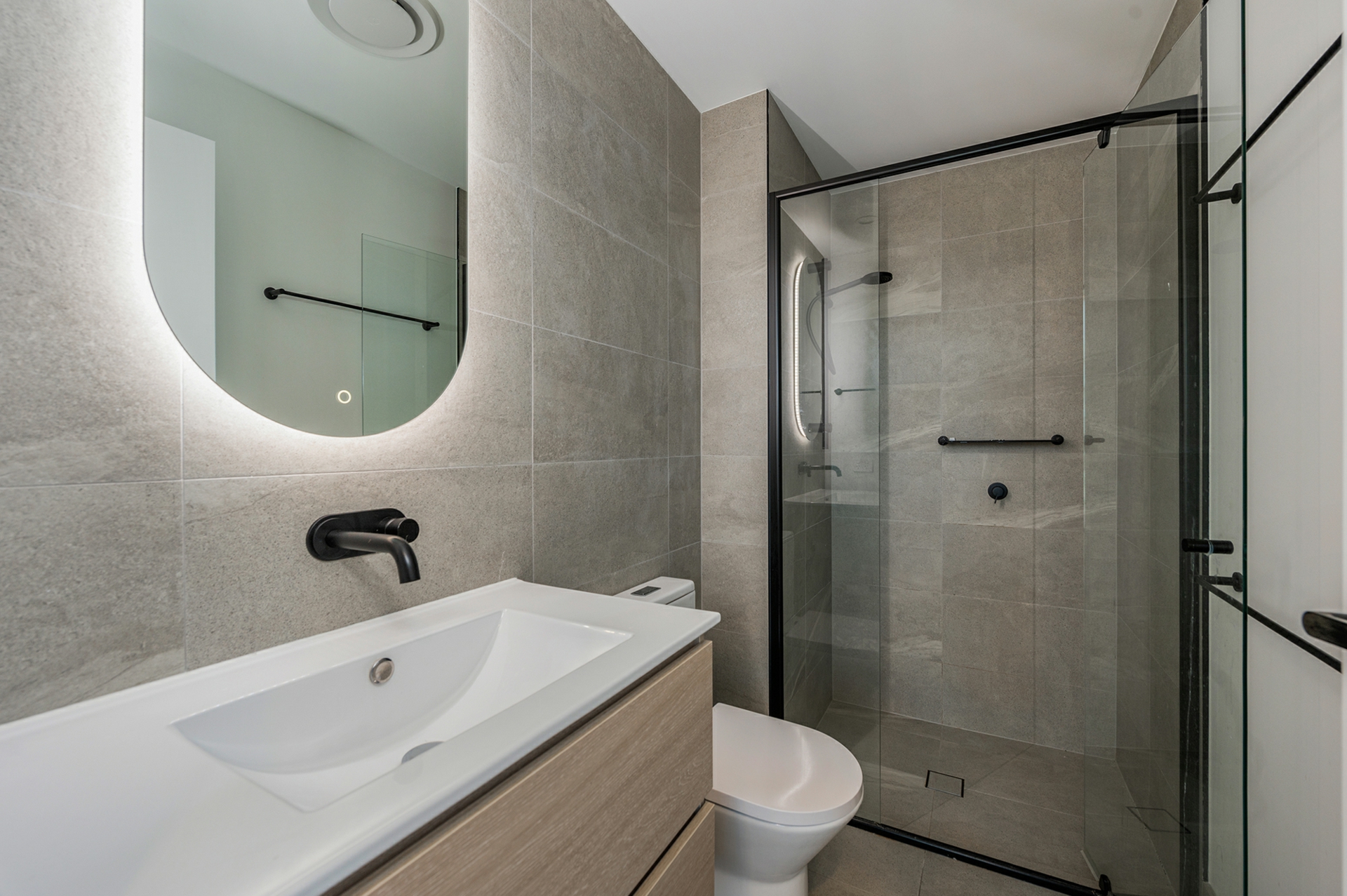 604/256 Stanhill Drive, CHEVRON ISLAND