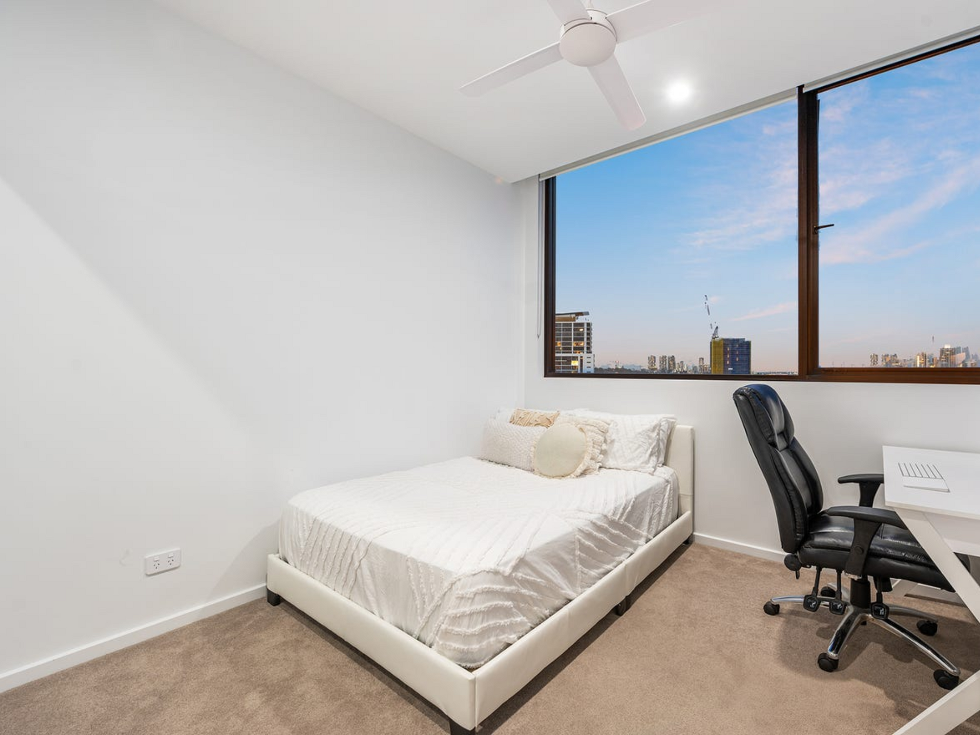 604/256 Stanhill Drive, CHEVRON ISLAND