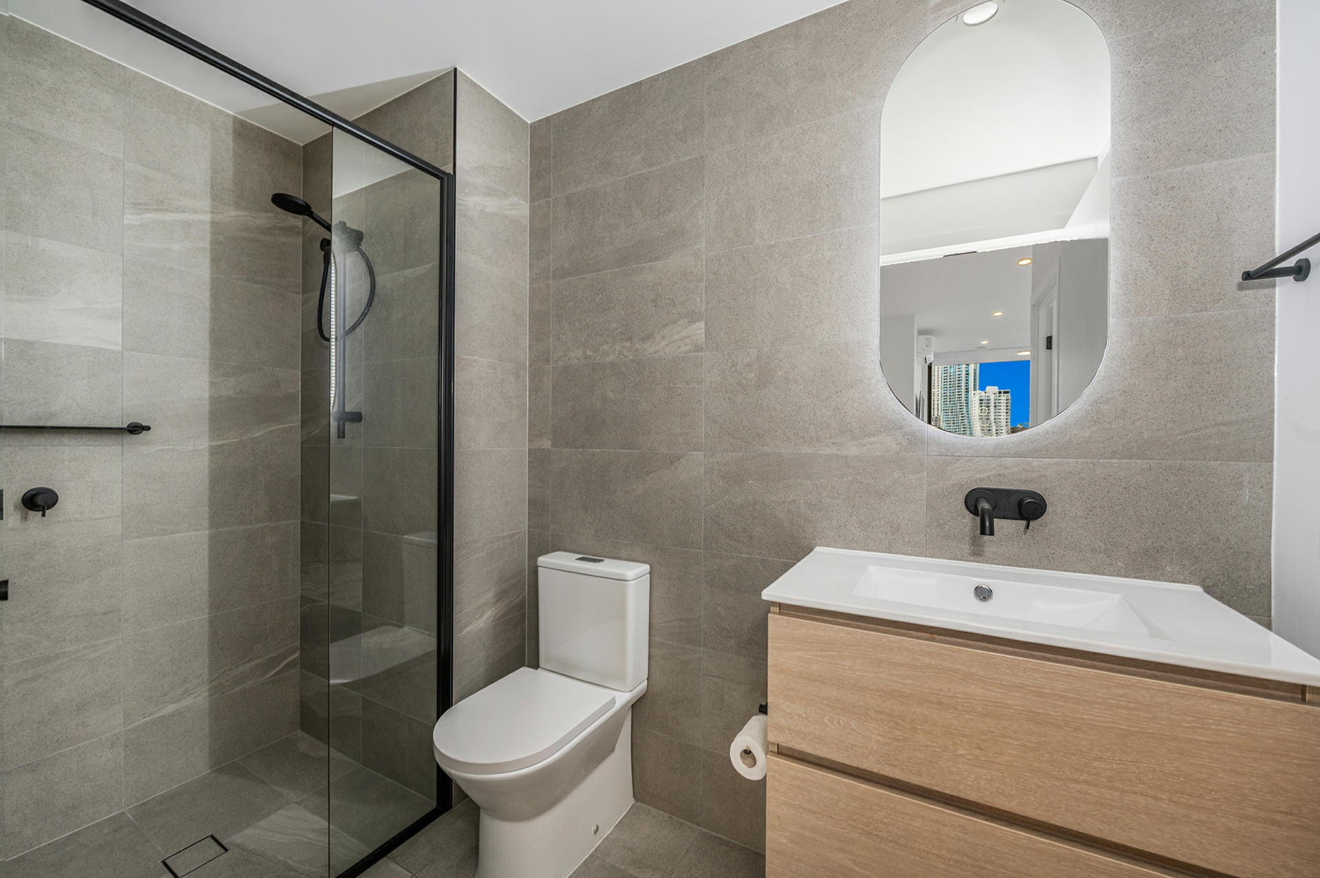 604/256 Stanhill Drive, CHEVRON ISLAND