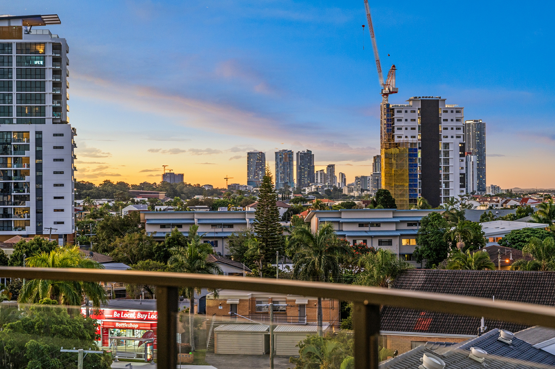 604/256 Stanhill Drive, CHEVRON ISLAND