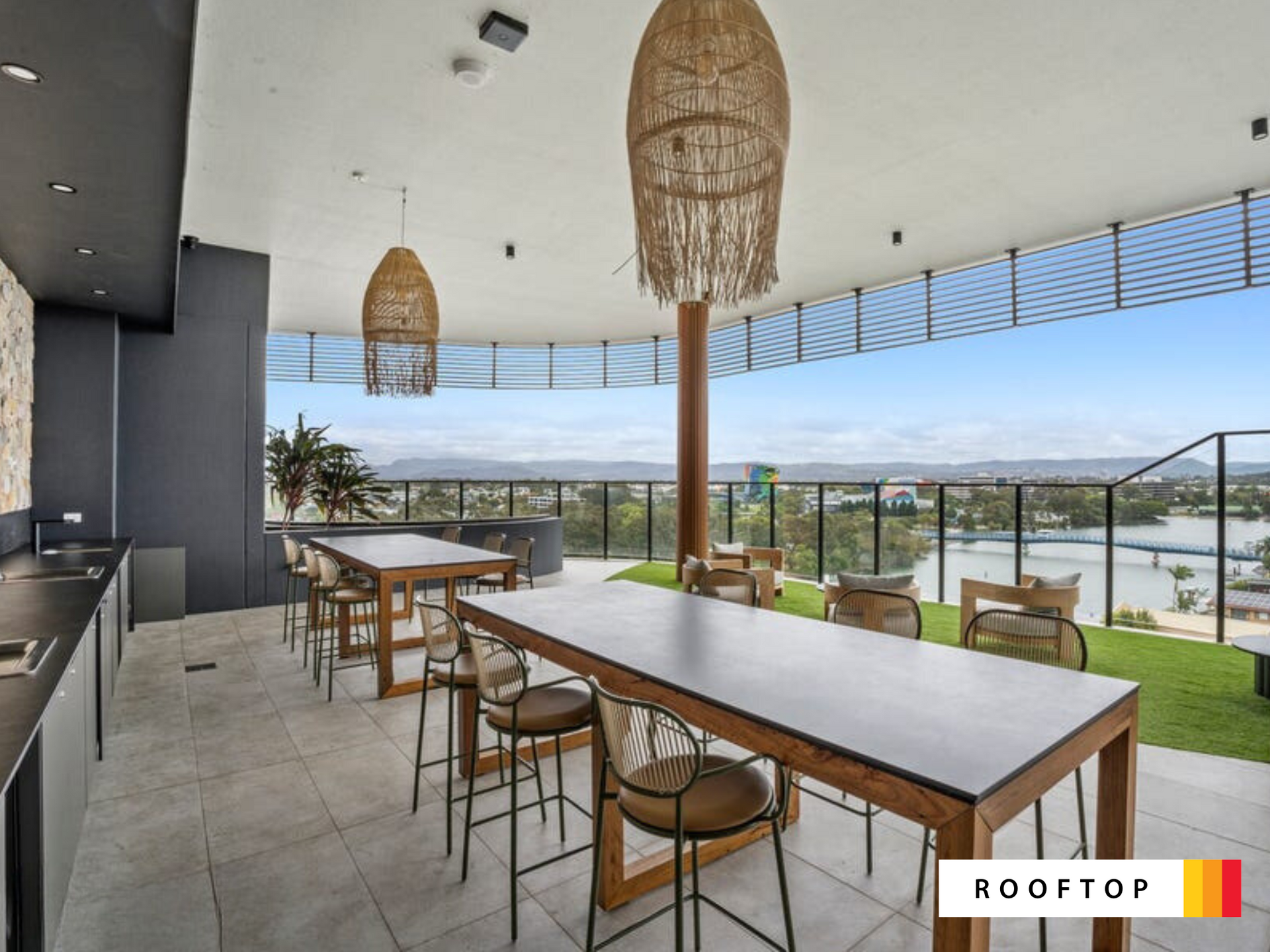604/256 Stanhill Drive, CHEVRON ISLAND