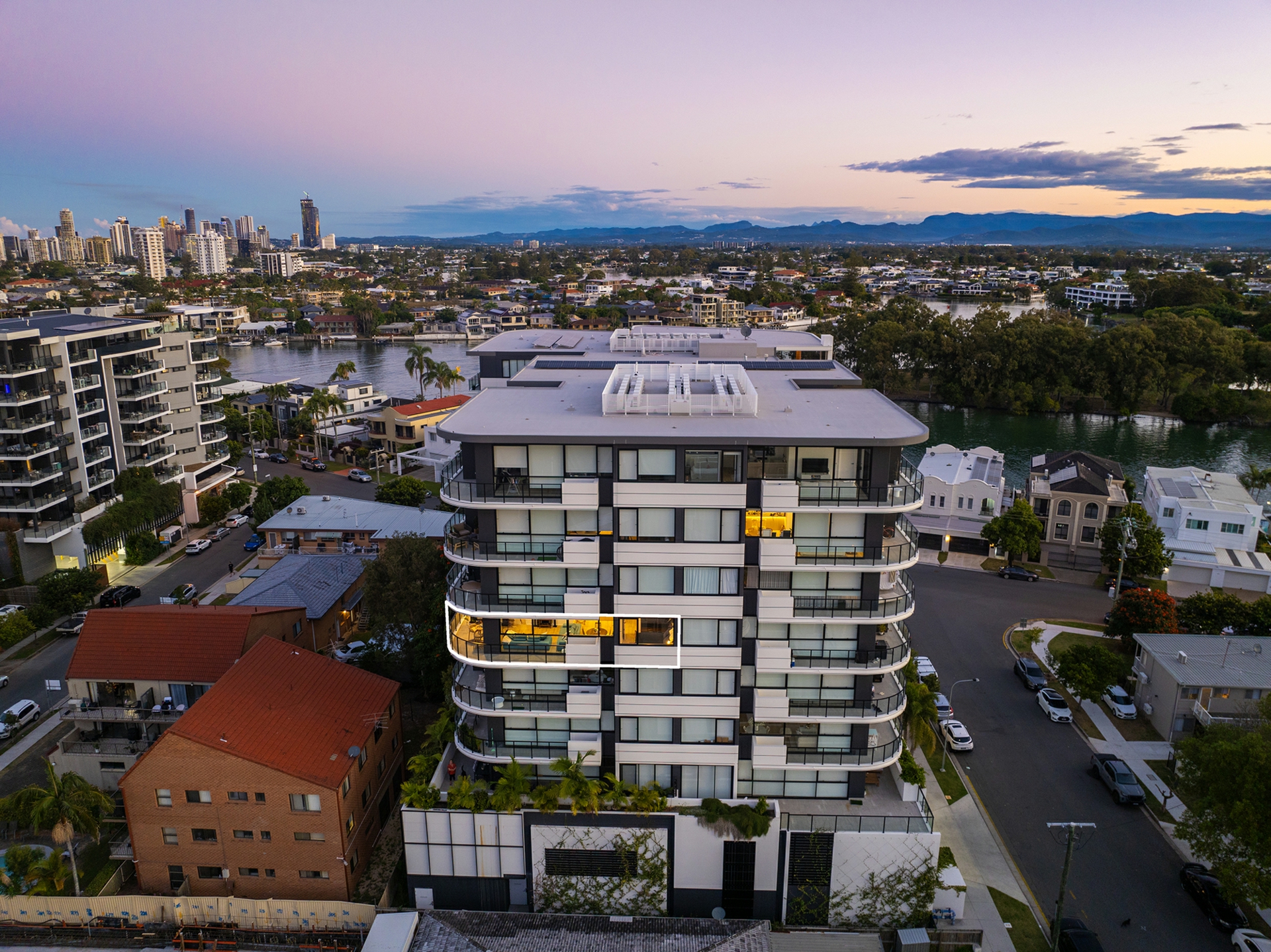 604/256 Stanhill Drive, CHEVRON ISLAND