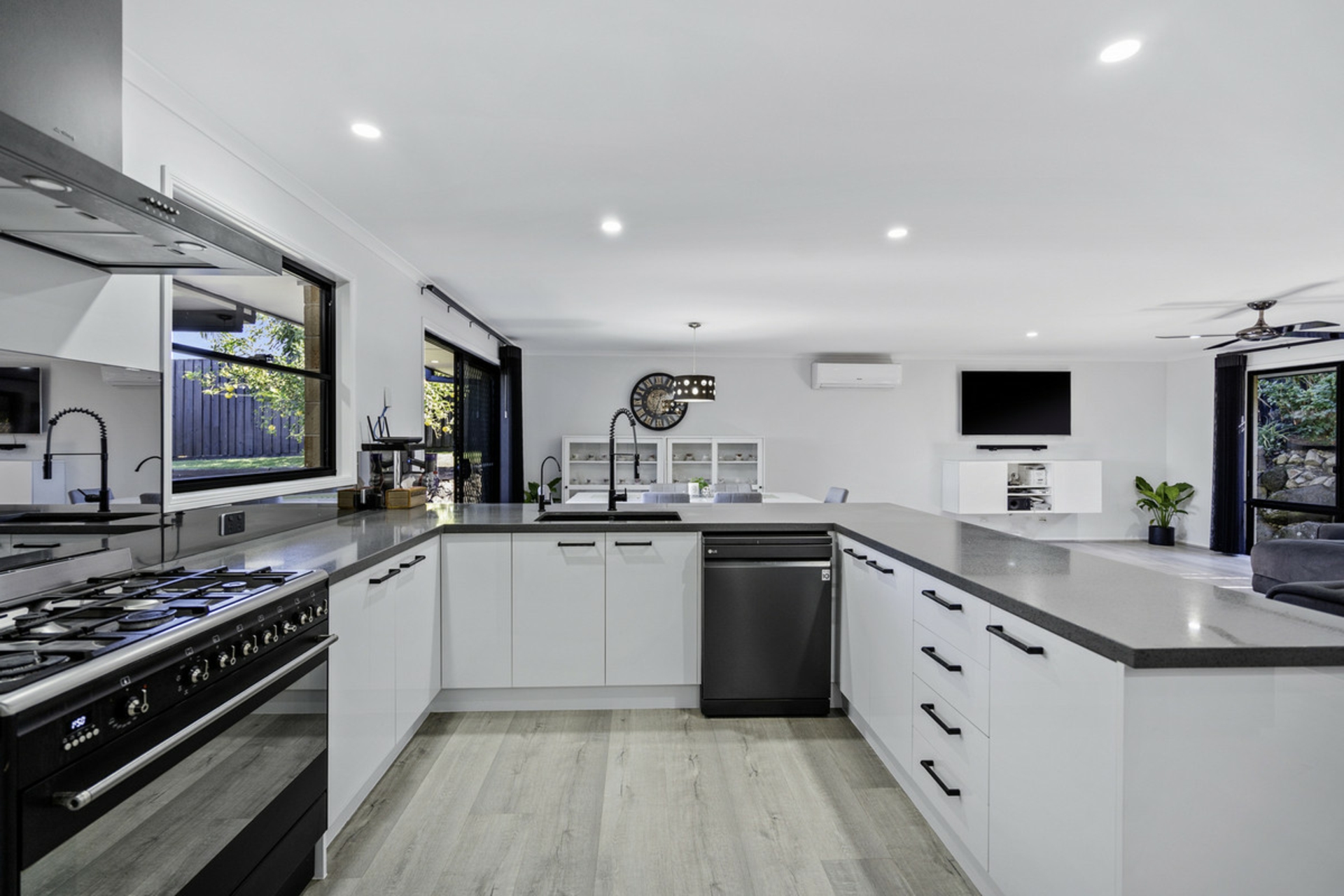 10 Sundew Crescent, UPPER COOMERA