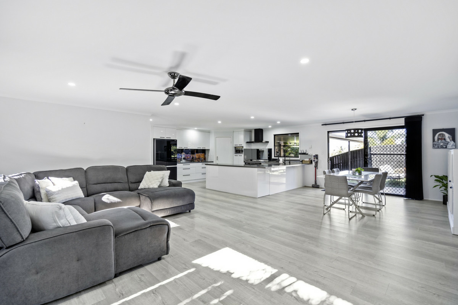 10 Sundew Crescent, UPPER COOMERA