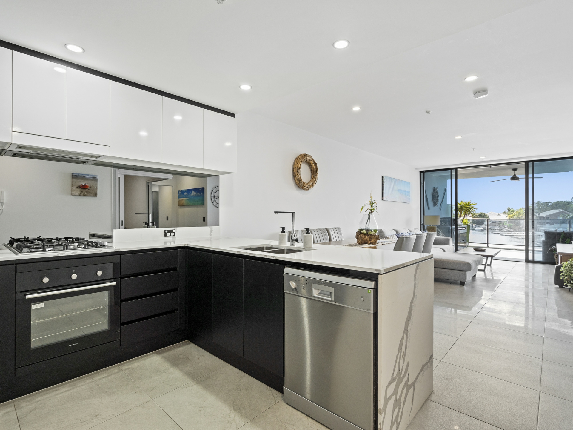 5103/5 Harbour Side Court, BIGGERA WATERS