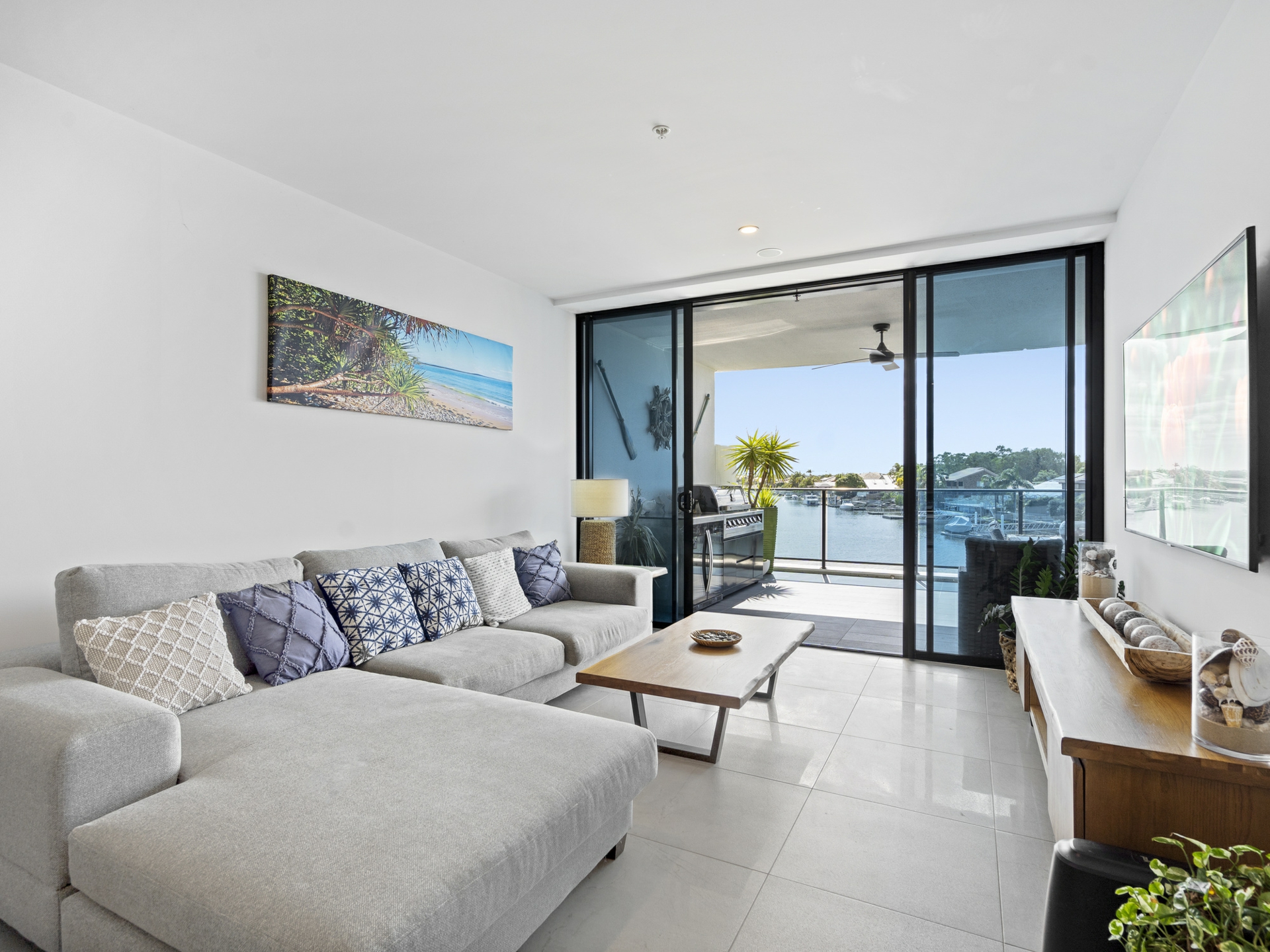 5103/5 Harbour Side Court, BIGGERA WATERS