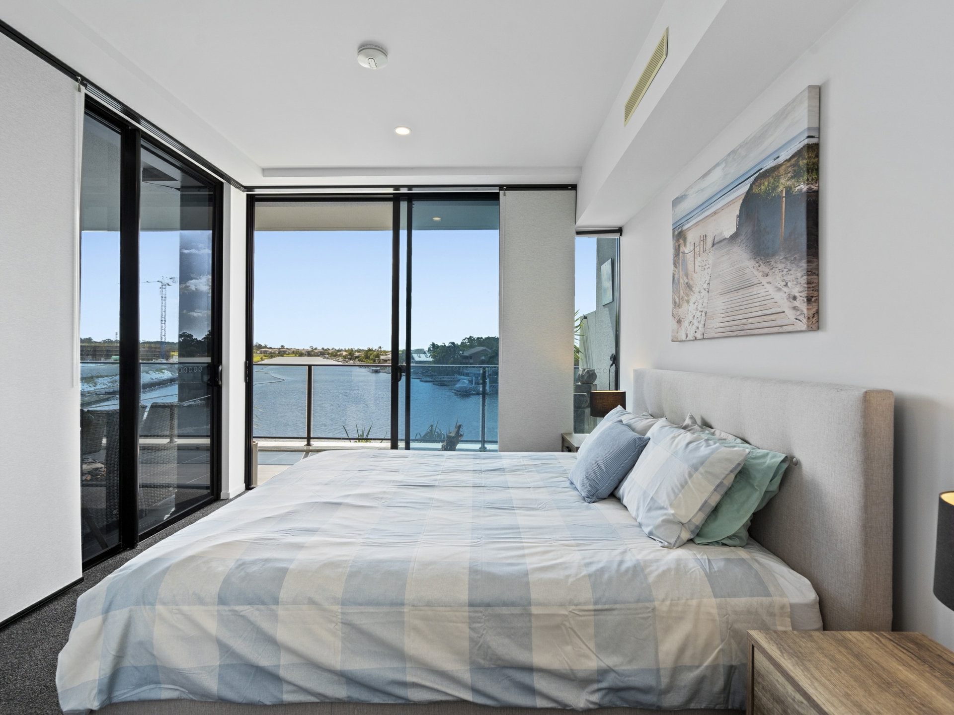 5103/5 Harbour Side Court, BIGGERA WATERS