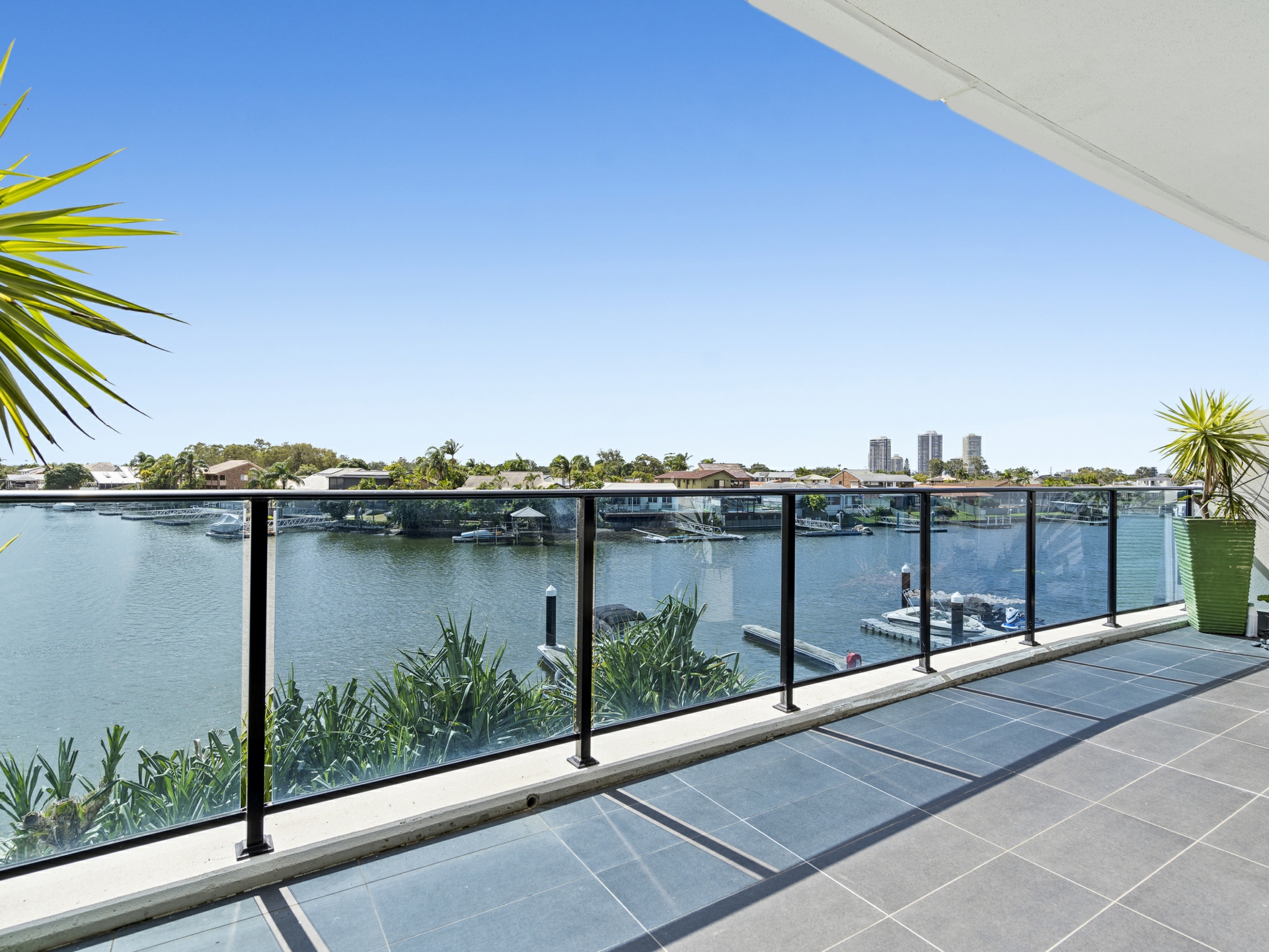 5103/5 Harbour Side Court, BIGGERA WATERS