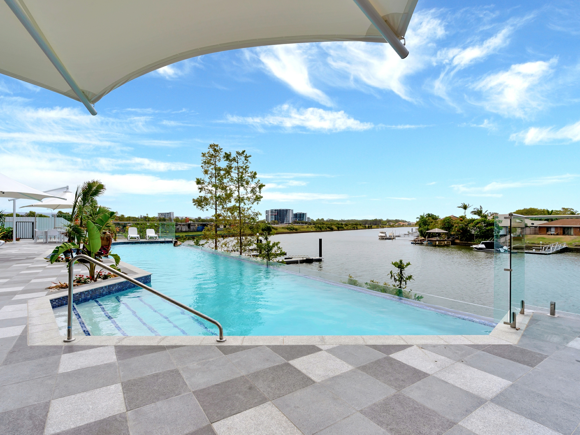 5103/5 Harbour Side Court, BIGGERA WATERS