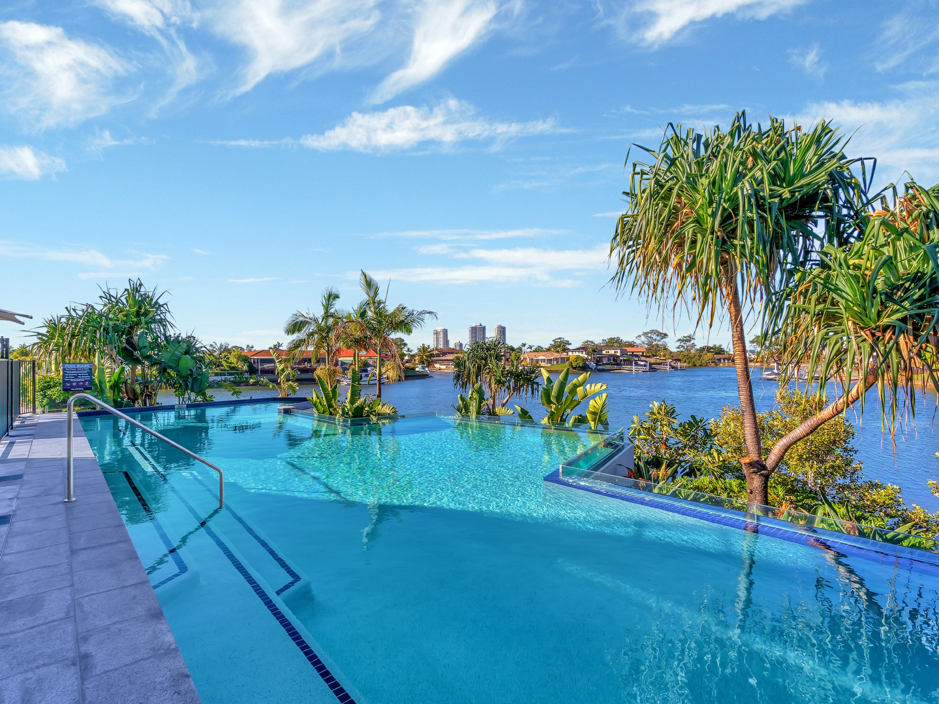 5103/5 Harbour Side Court, BIGGERA WATERS
