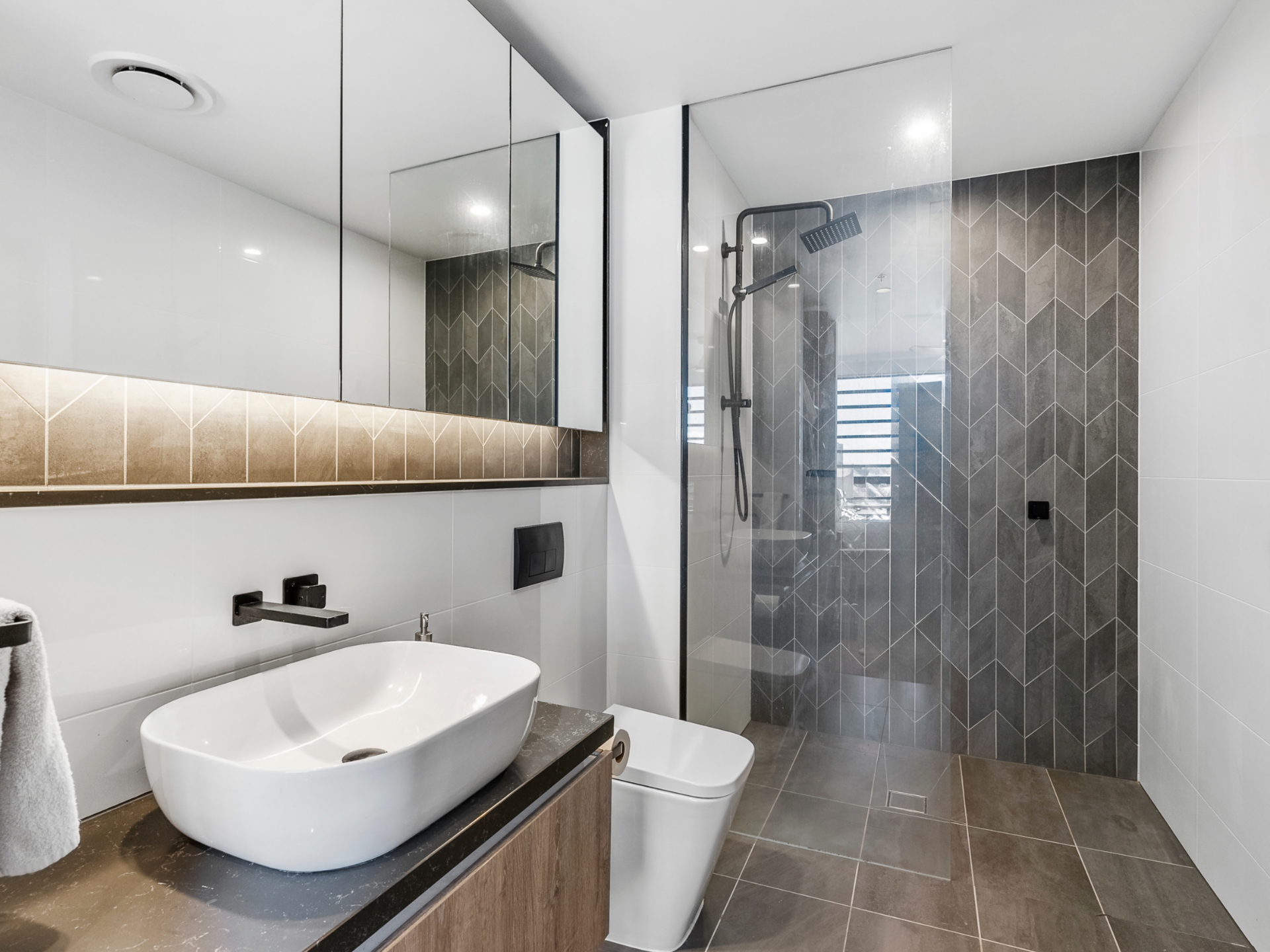 504/28 Dalpura Street — photo 10 of 20