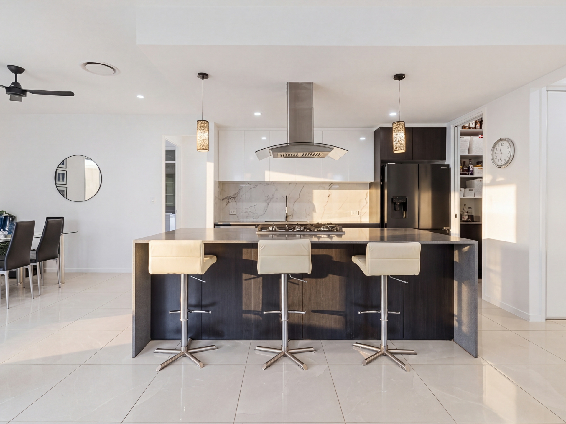 138 Gainsborough Drive — photo 3 of 27