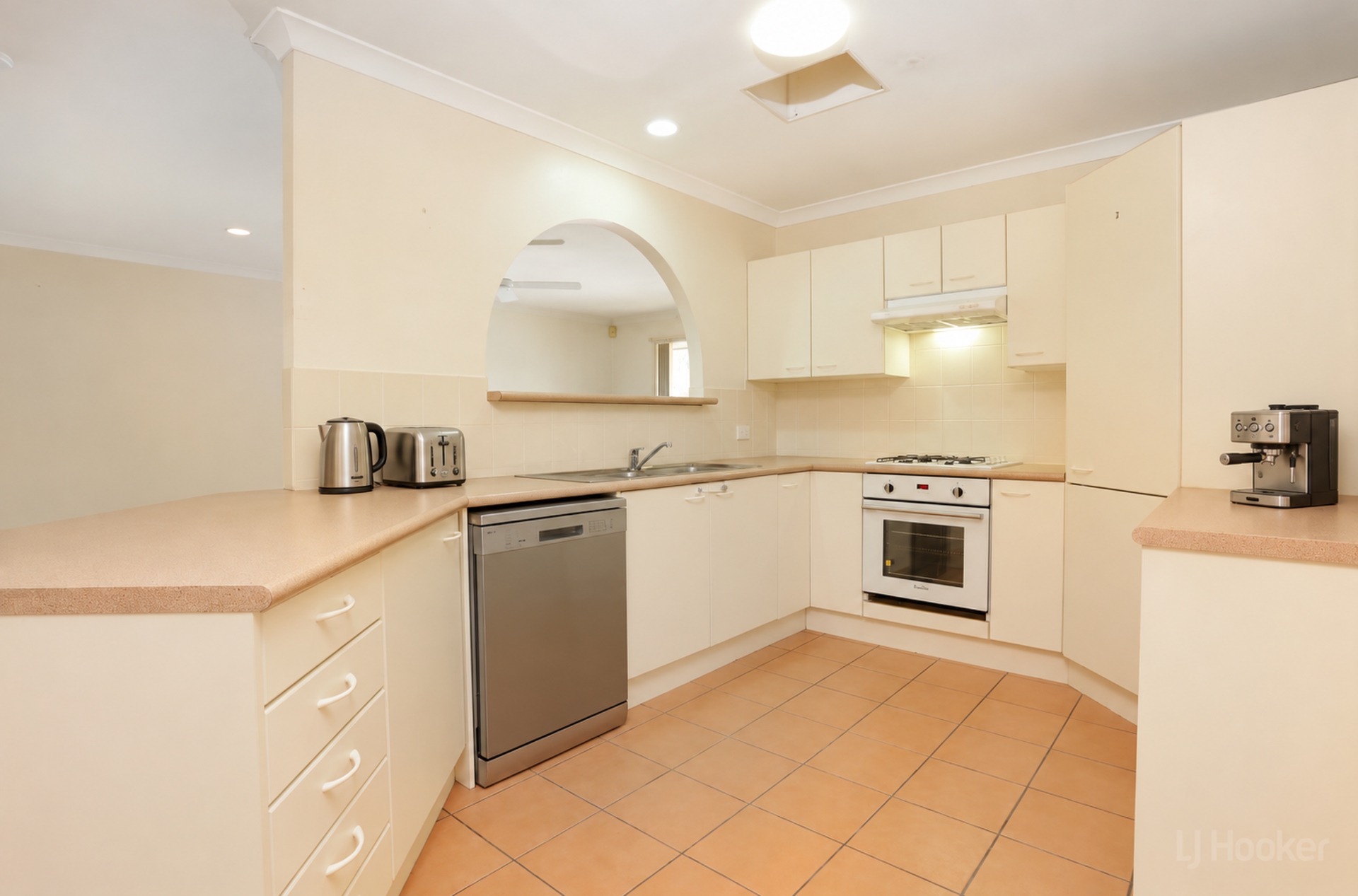 28 Seidler Avenue — photo 4 of 12