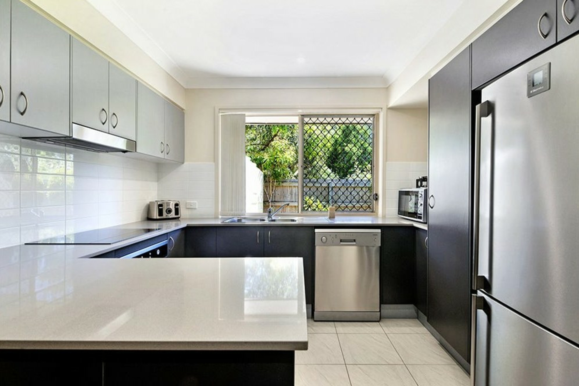 48/2 Weir Drive — photo 2 of 9