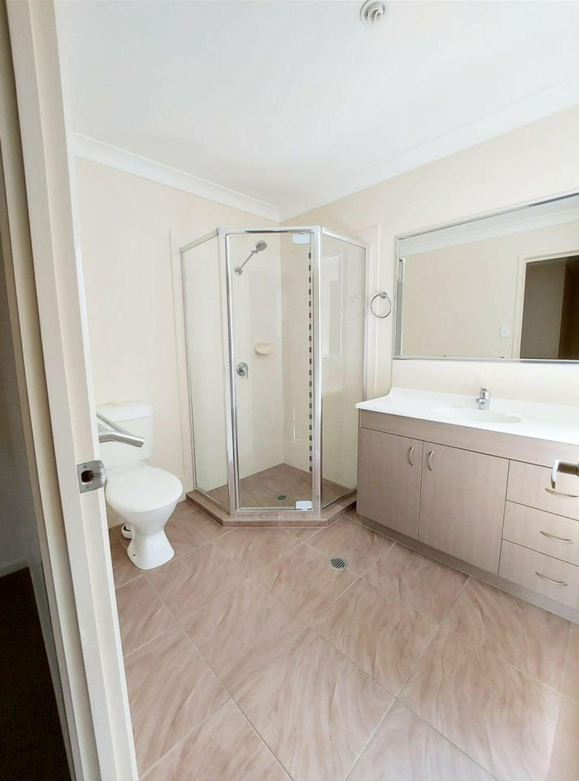 48/2 Weir Drive — photo 4 of 9