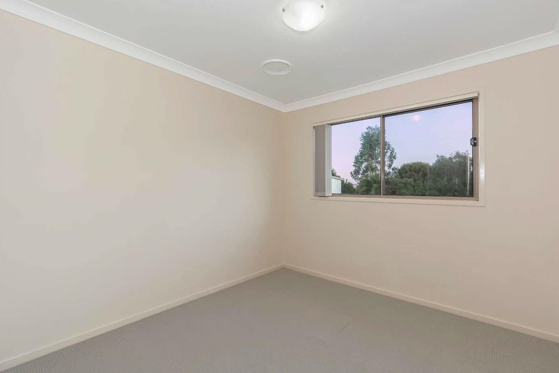 48/2 Weir Drive — photo 5 of 9