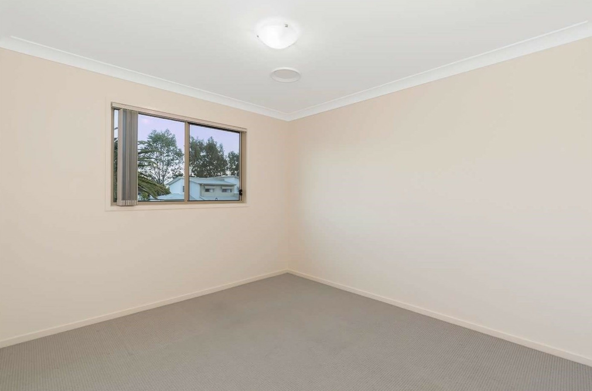 48/2 Weir Drive — photo 6 of 9