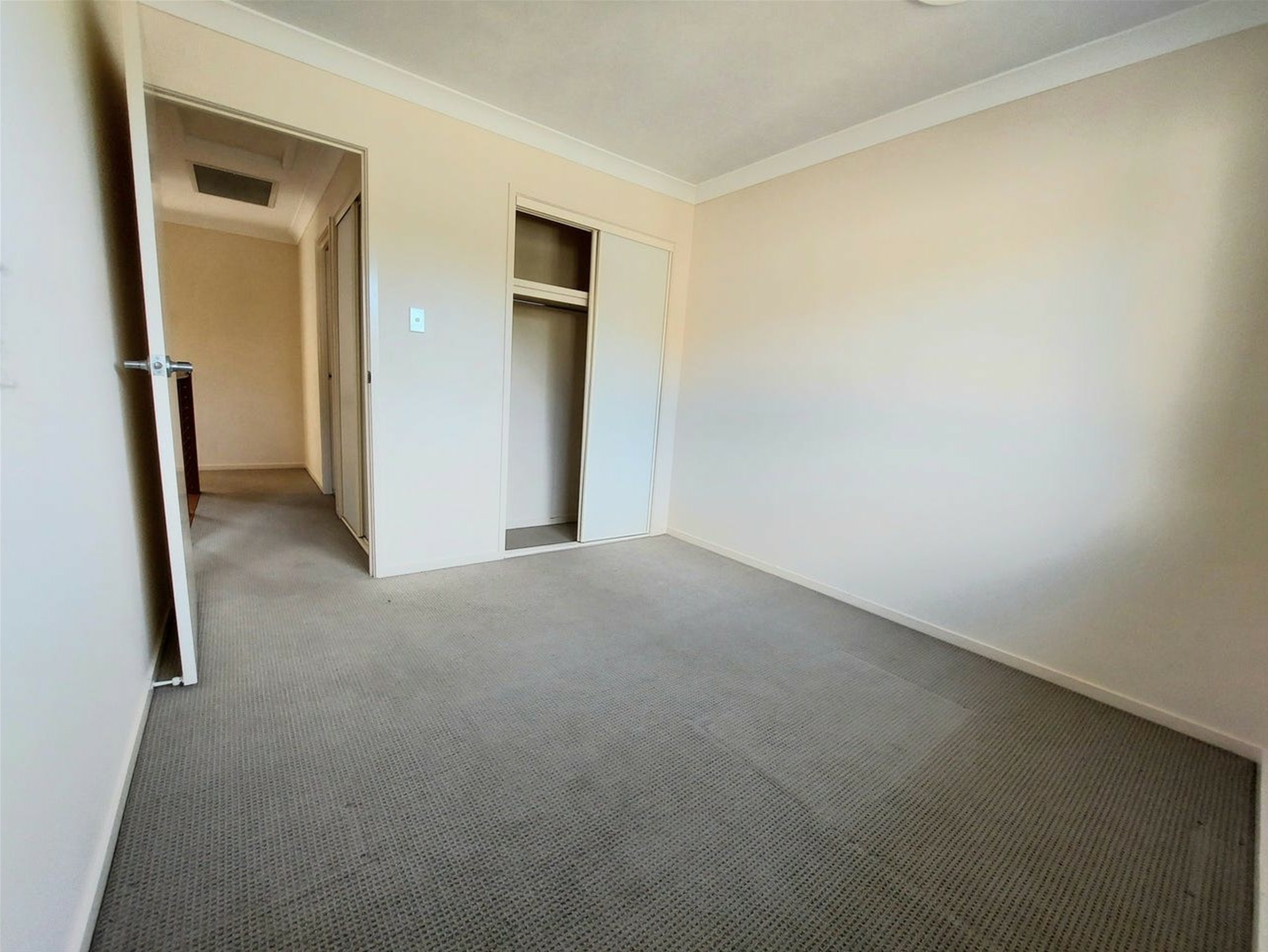 48/2 Weir Drive — photo 7 of 9