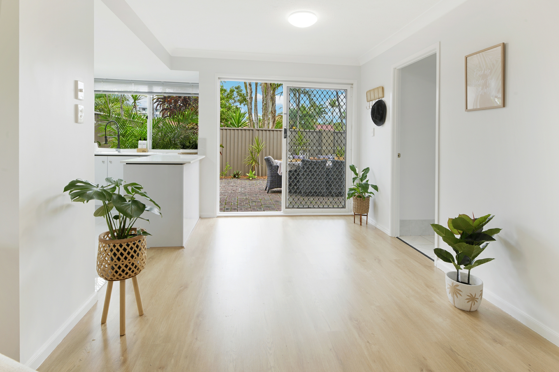 2/30 St Kevins Avenue, BENOWA