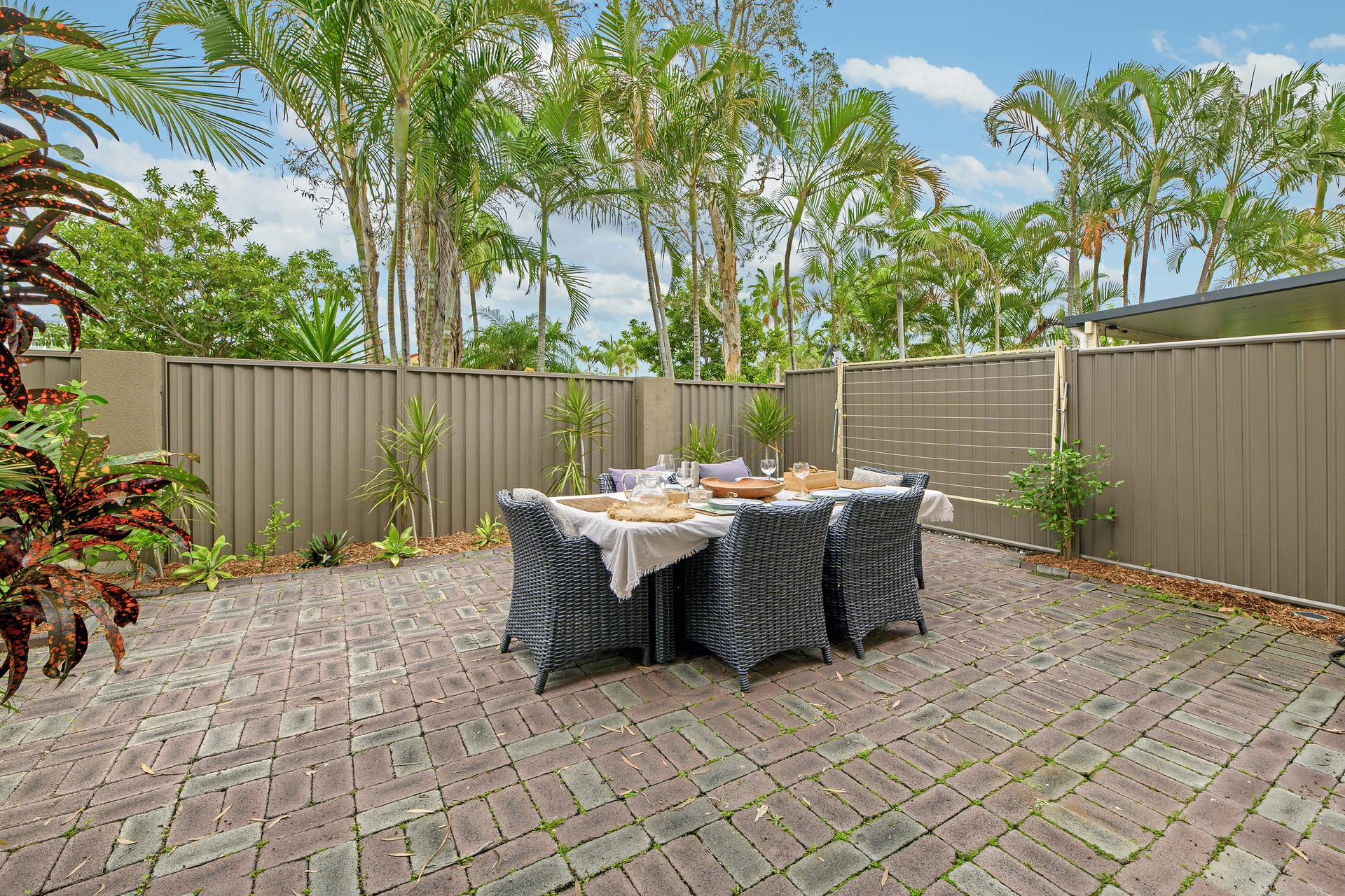 2/30 St Kevins Avenue, BENOWA