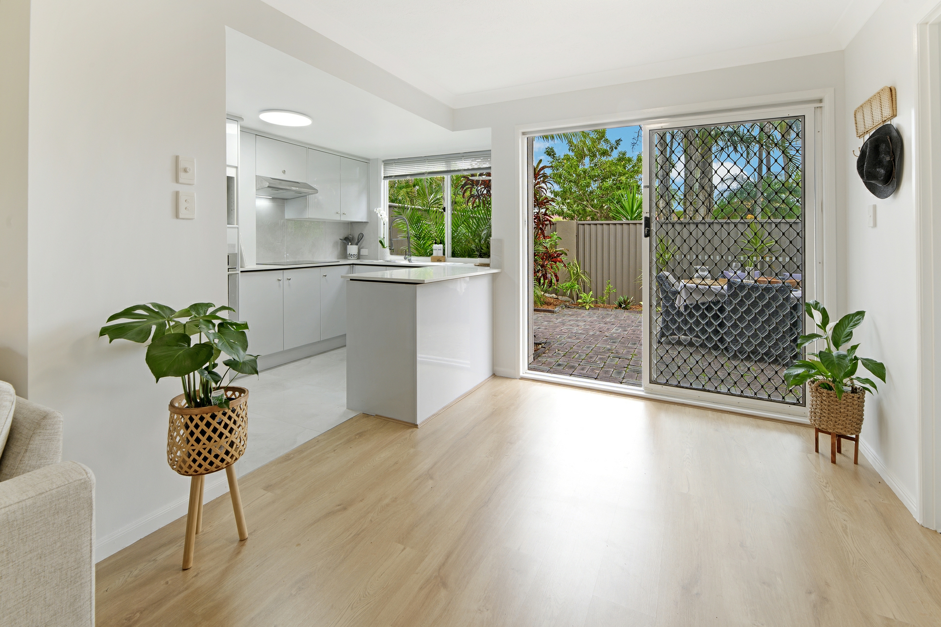 2/30 St Kevins Avenue, BENOWA