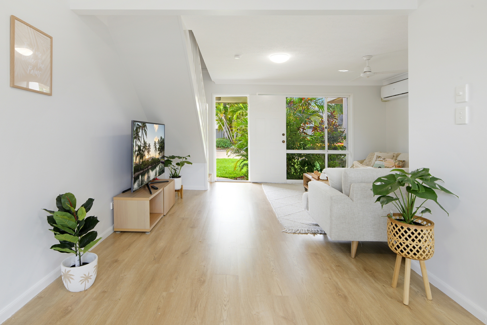 2/30 St Kevins Avenue, BENOWA