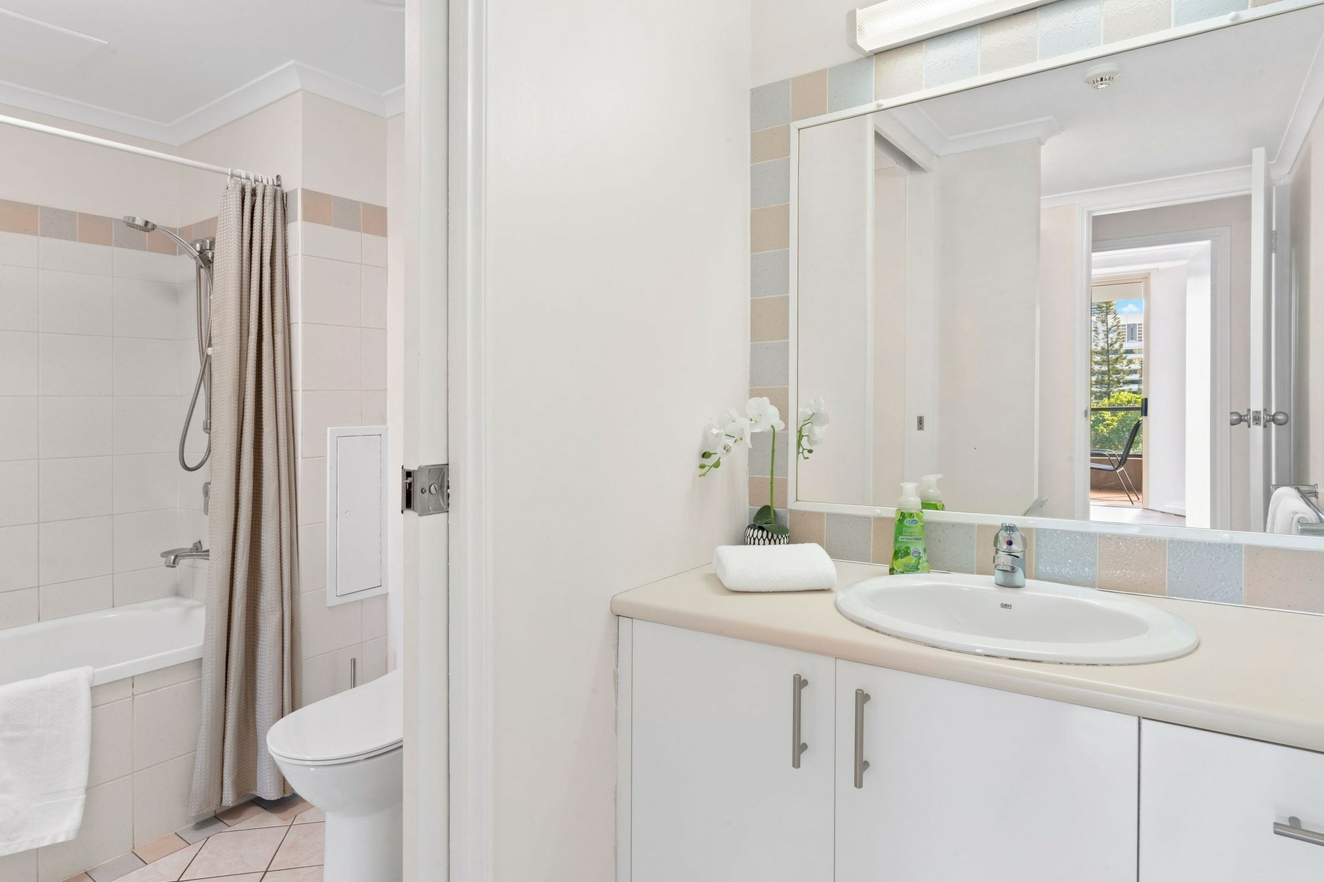 314/1-8 Paradise Island, SURFERS PARADISE