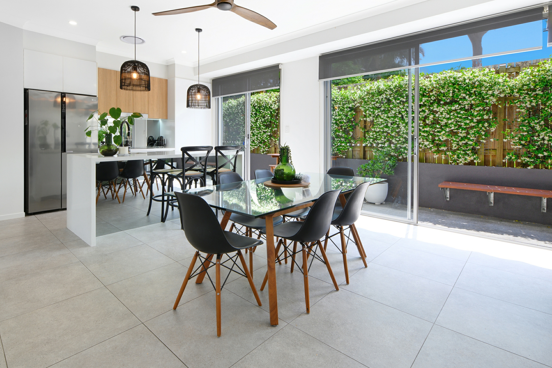 2/231 Benowa Road, BENOWA