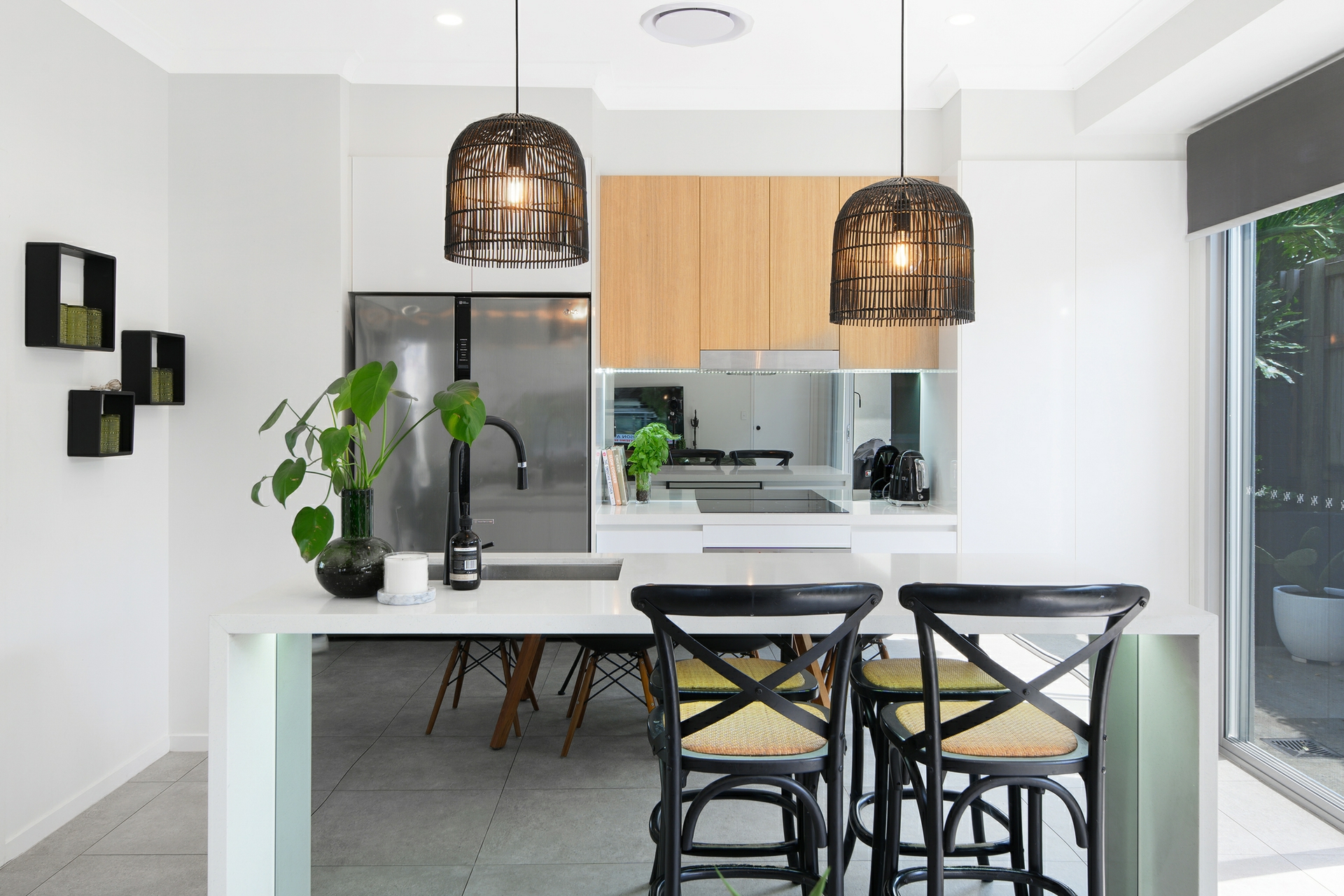 2/231 Benowa Road, BENOWA