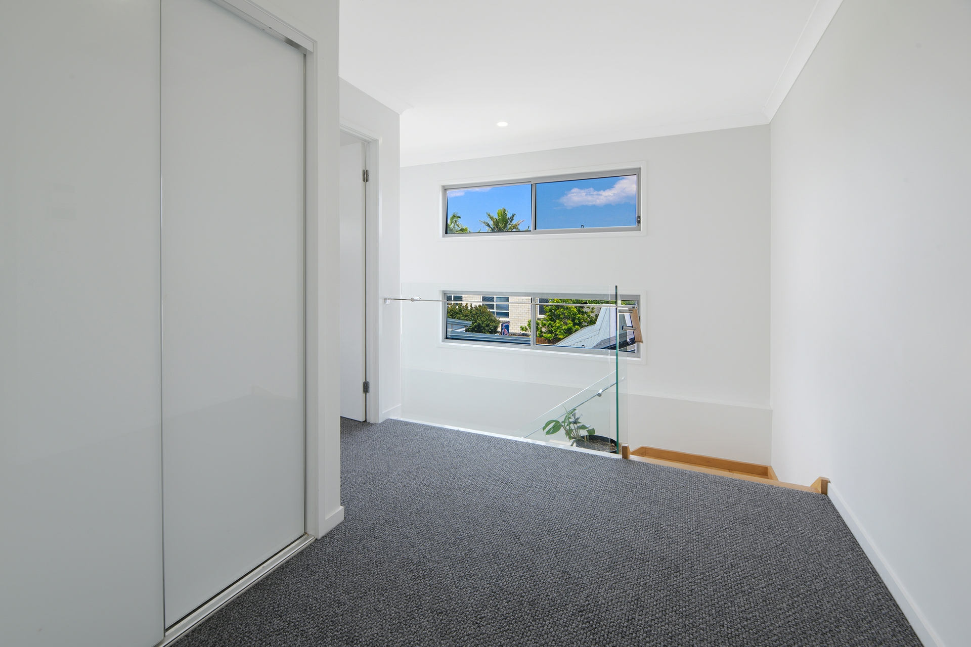2/231 Benowa Road, BENOWA