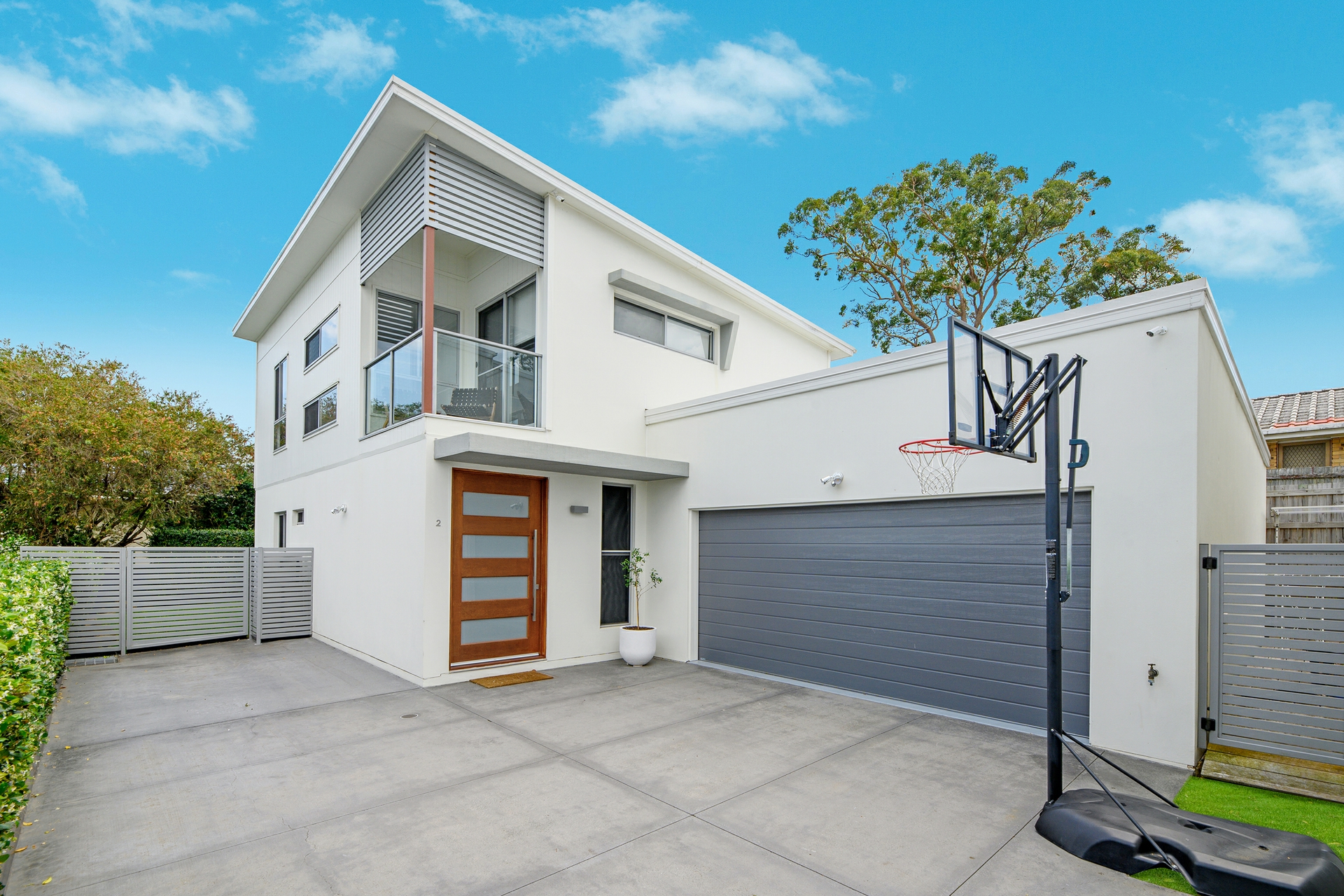 2/231 Benowa Road, BENOWA