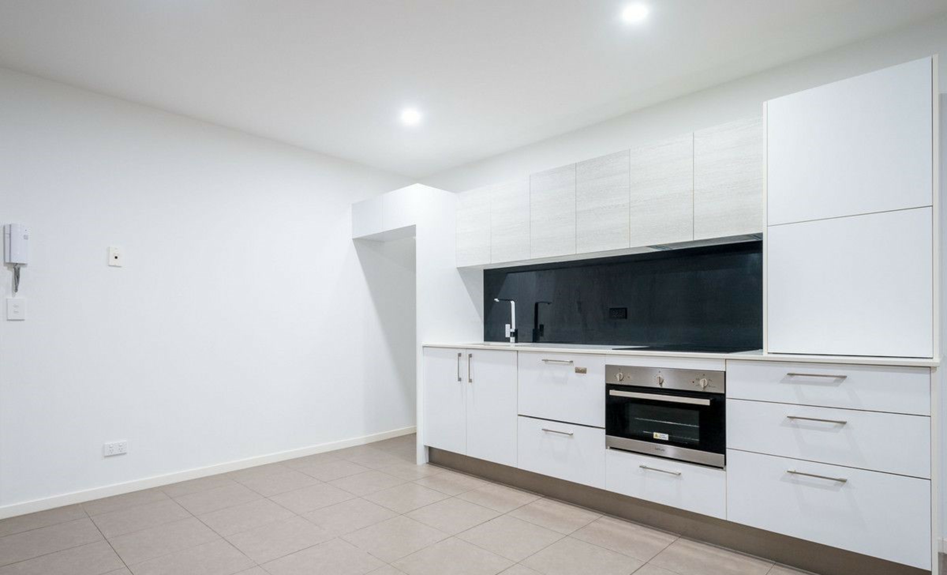 1201/6-8 Waterford Court, BUNDALL