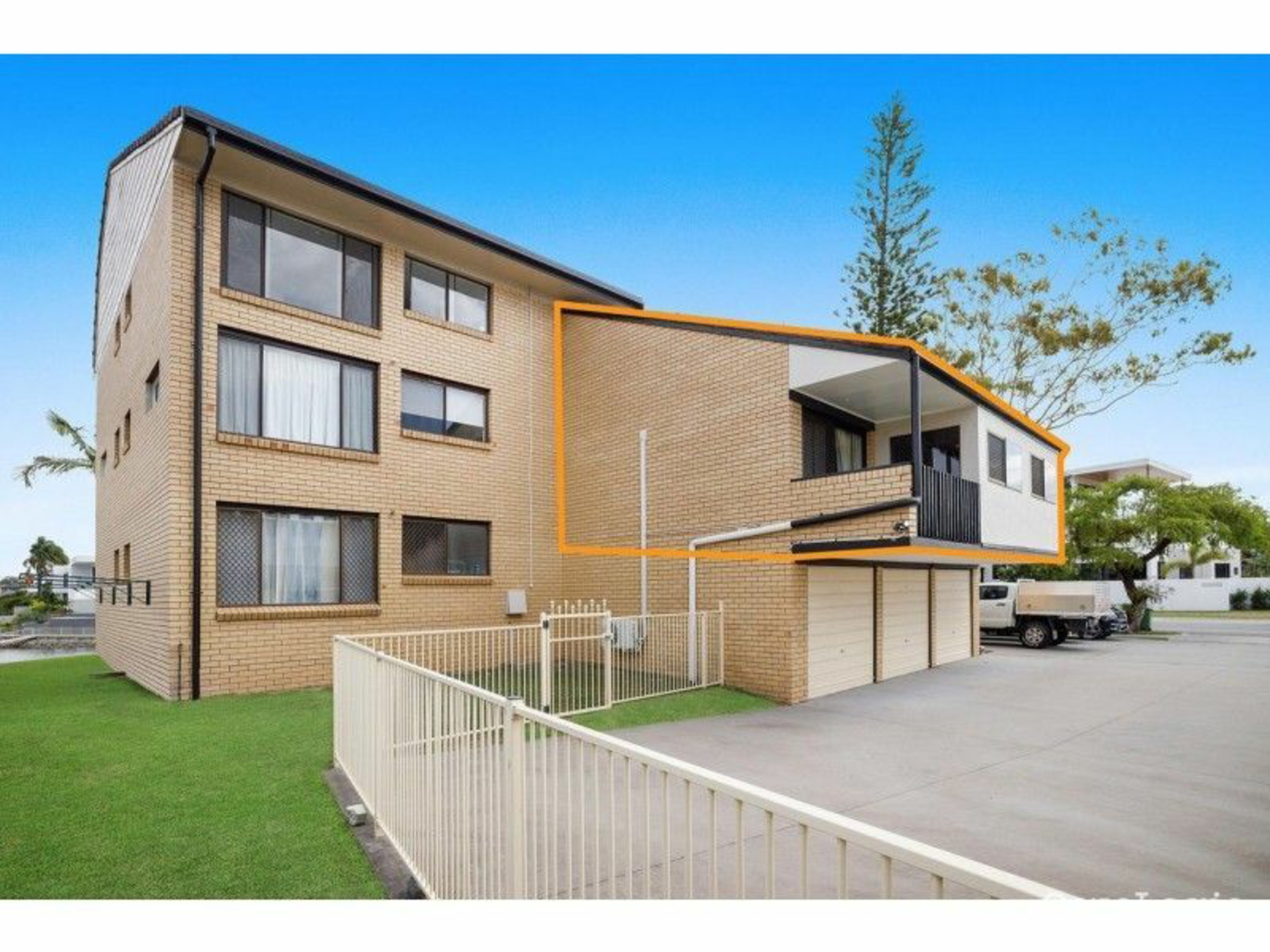4/18 Sunshine Boulevard Broadbeach Waters QLD