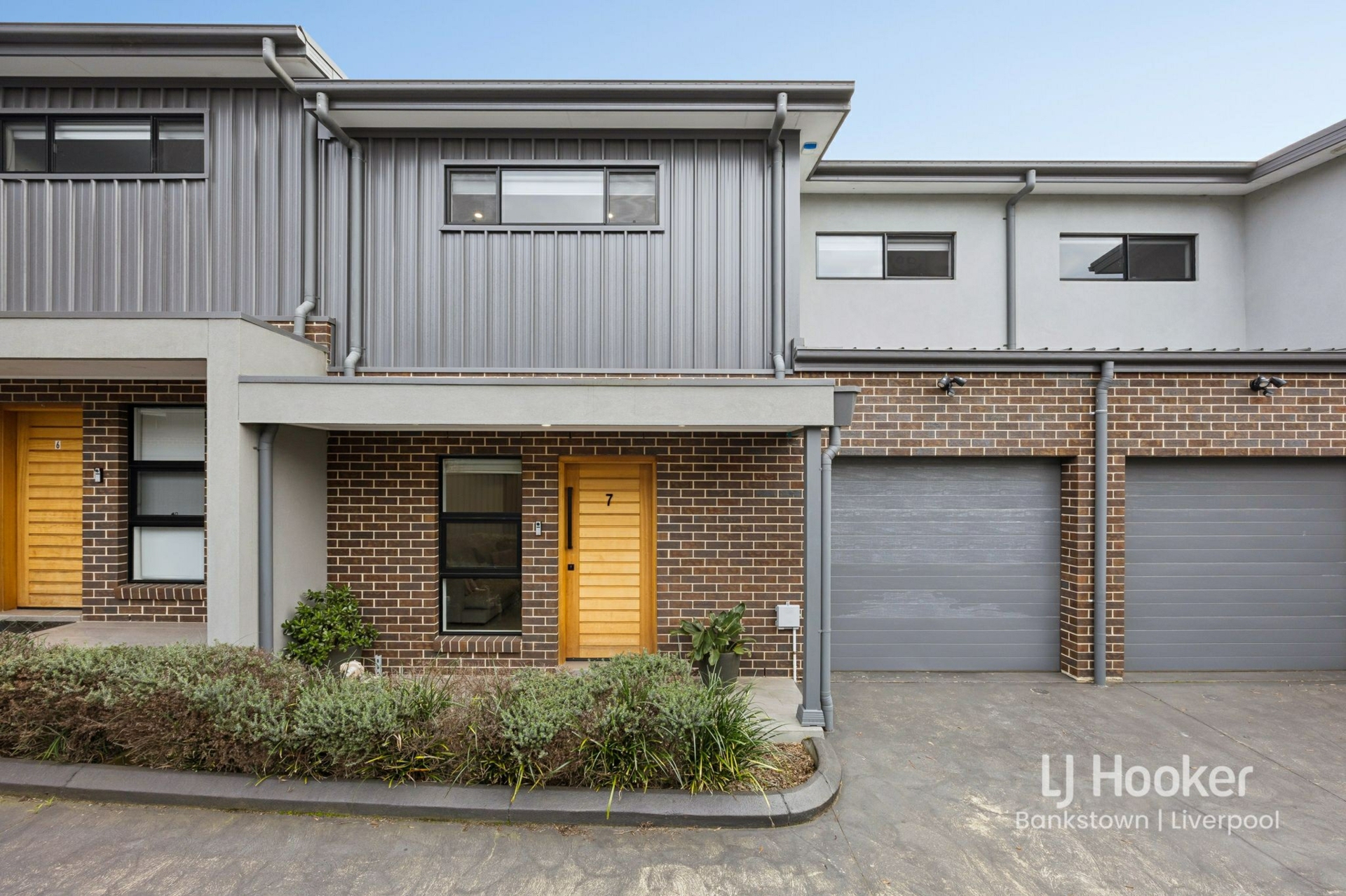 7/9-11 Elouera Crescent — photo from LJ Hooker Liverpool