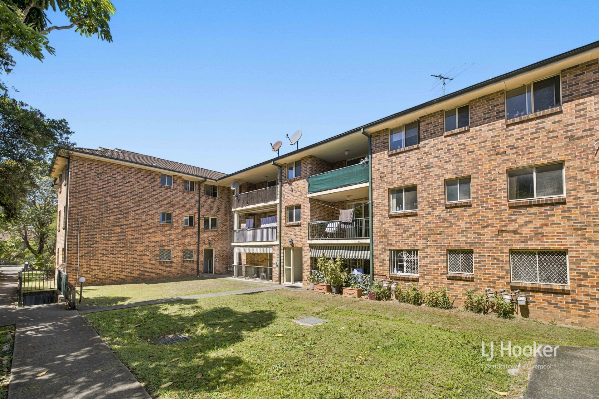 1/142 Meredith Street — photo from LJ Hooker Liverpool