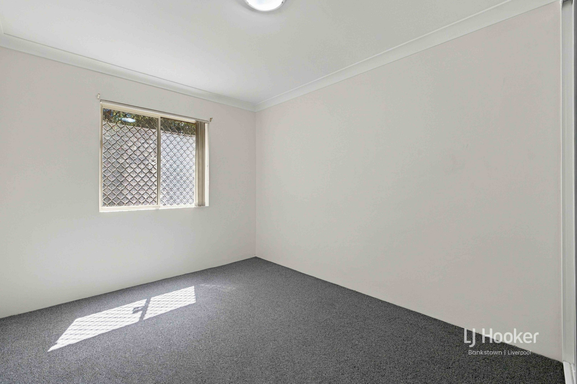 1/142 Meredith Street — photo 8 of 11