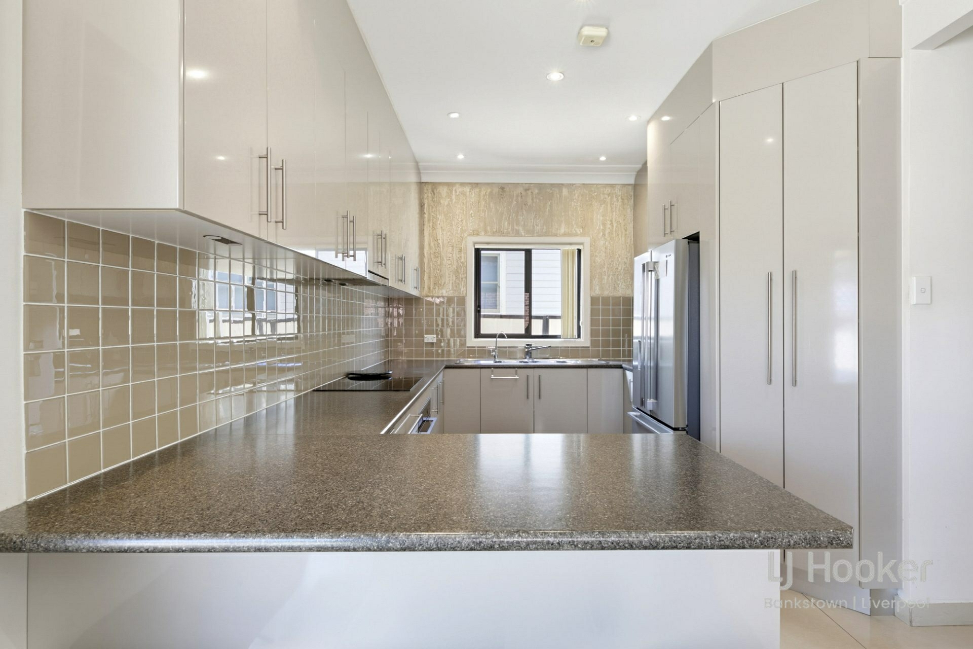 14 William Street — photo 4 of 12