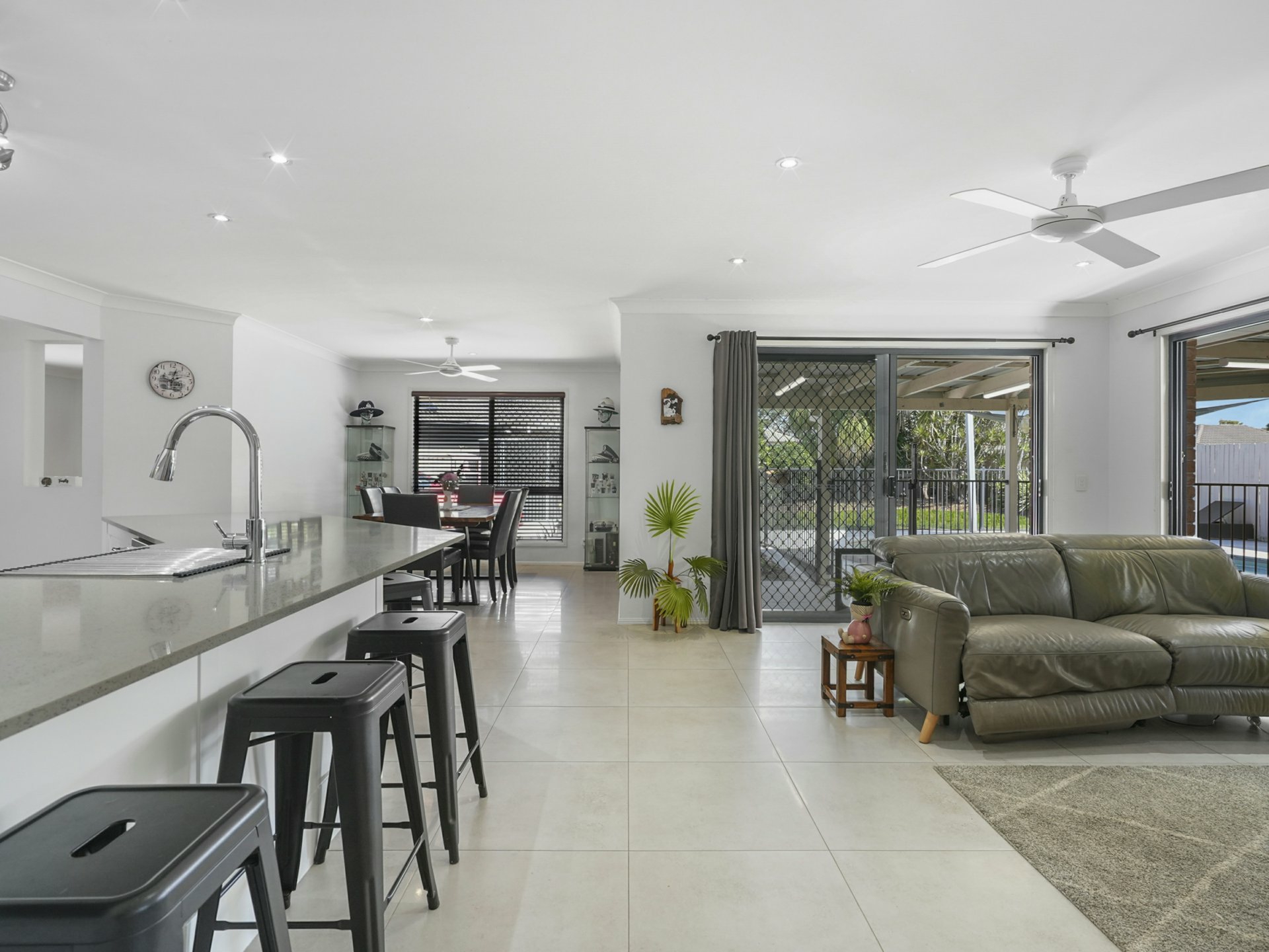 11 Curtin Crescent — photo 6 of 28