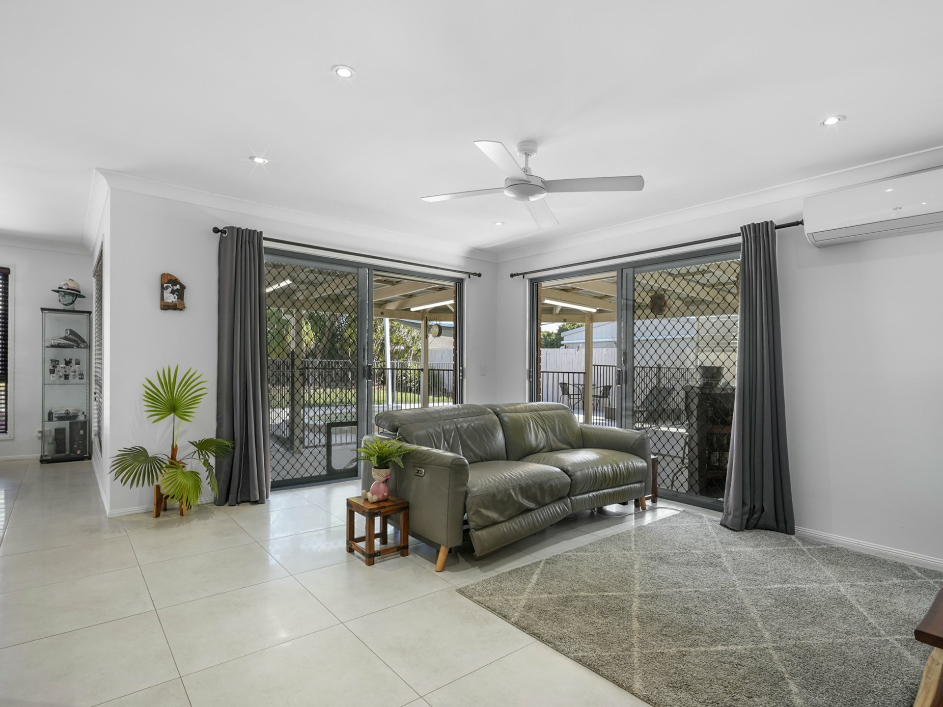 11 Curtin Crescent — photo 7 of 28
